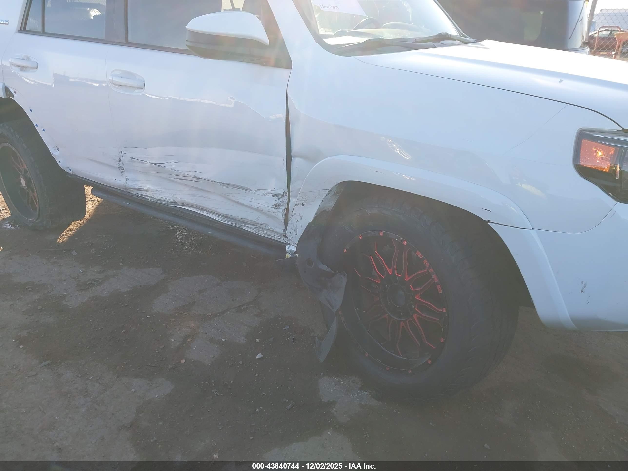 TOYOTA 4RUNNER image 6