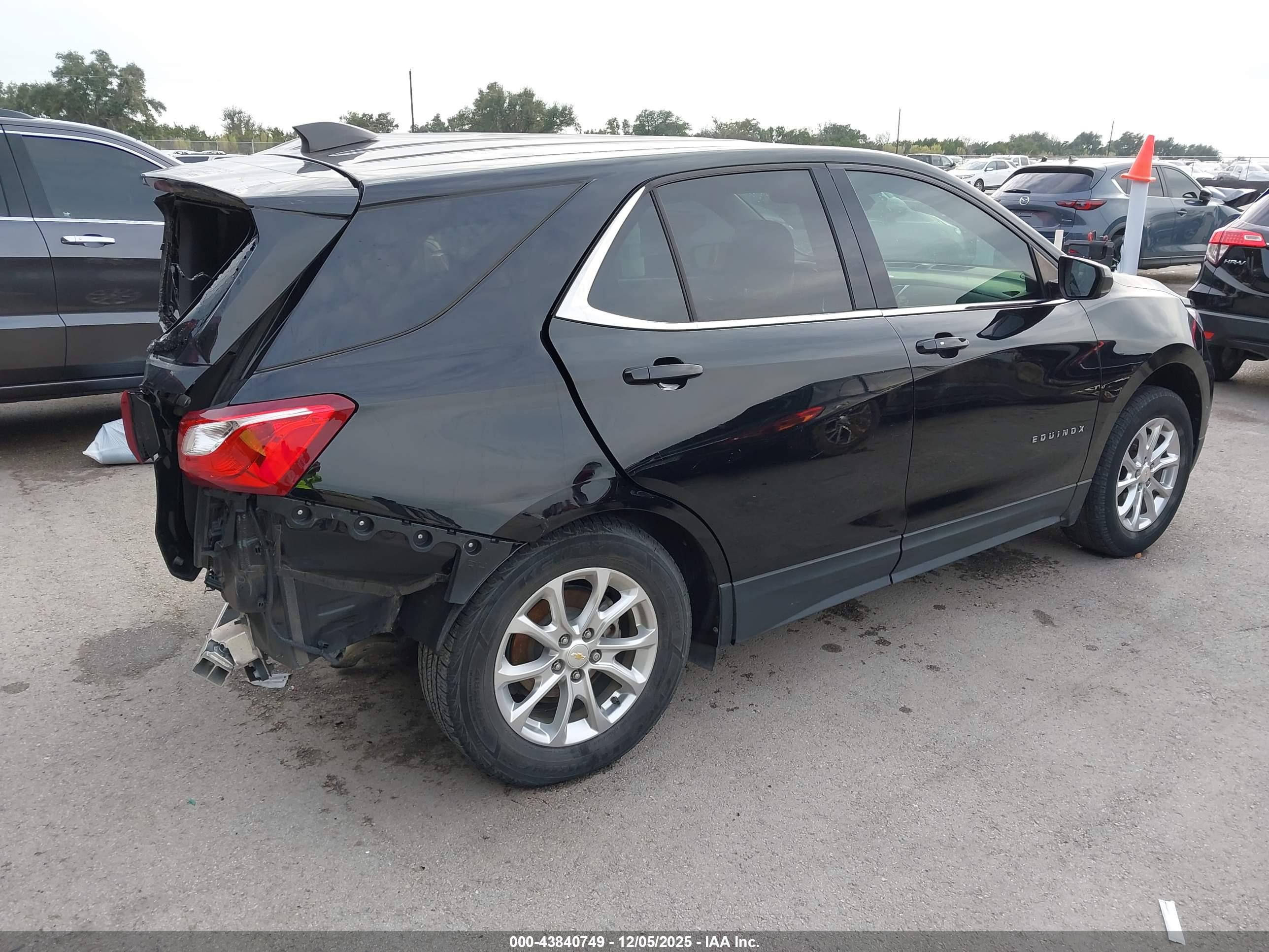 CHEVROLET EQUINOX image 4