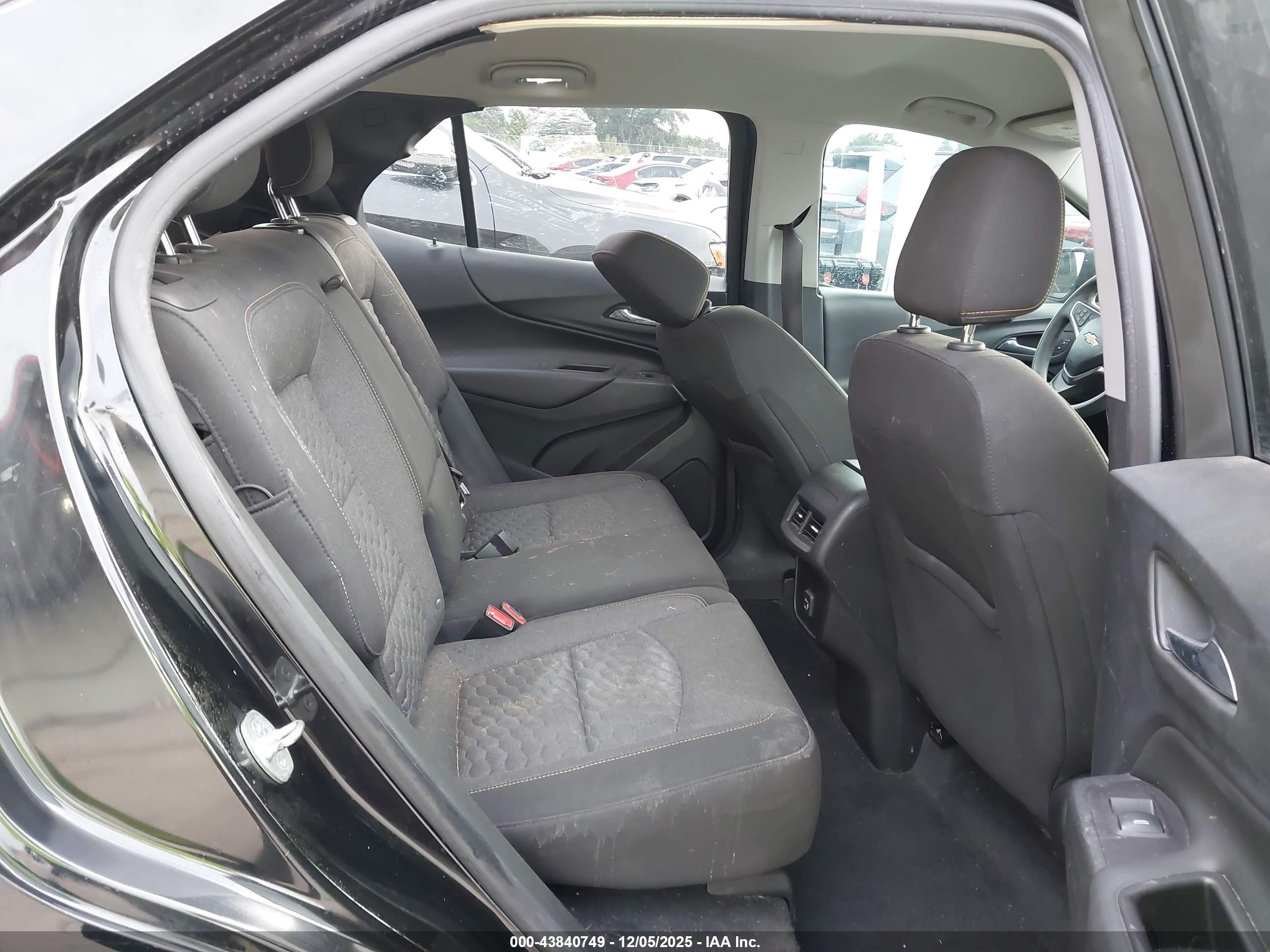 CHEVROLET EQUINOX image 8