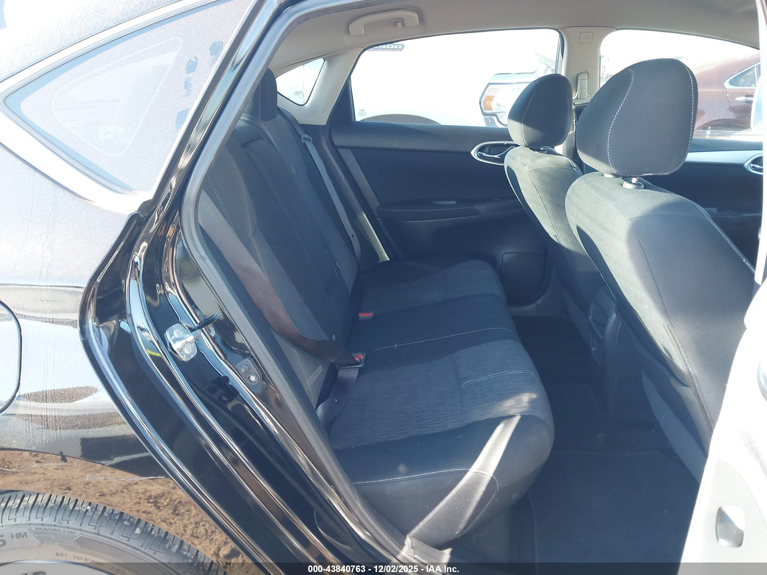 NISSAN SENTRA image 8
