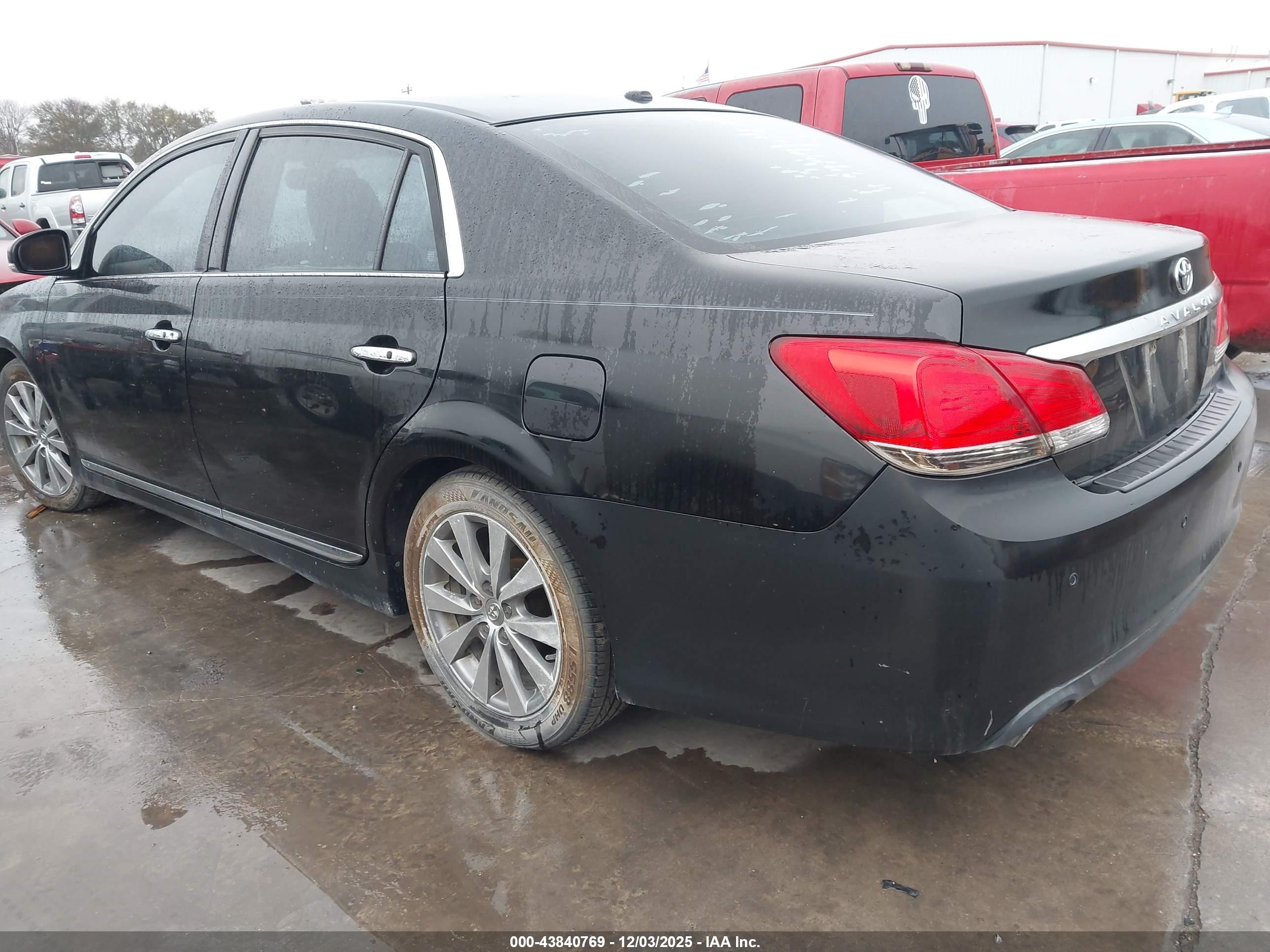 TOYOTA AVALON image 3