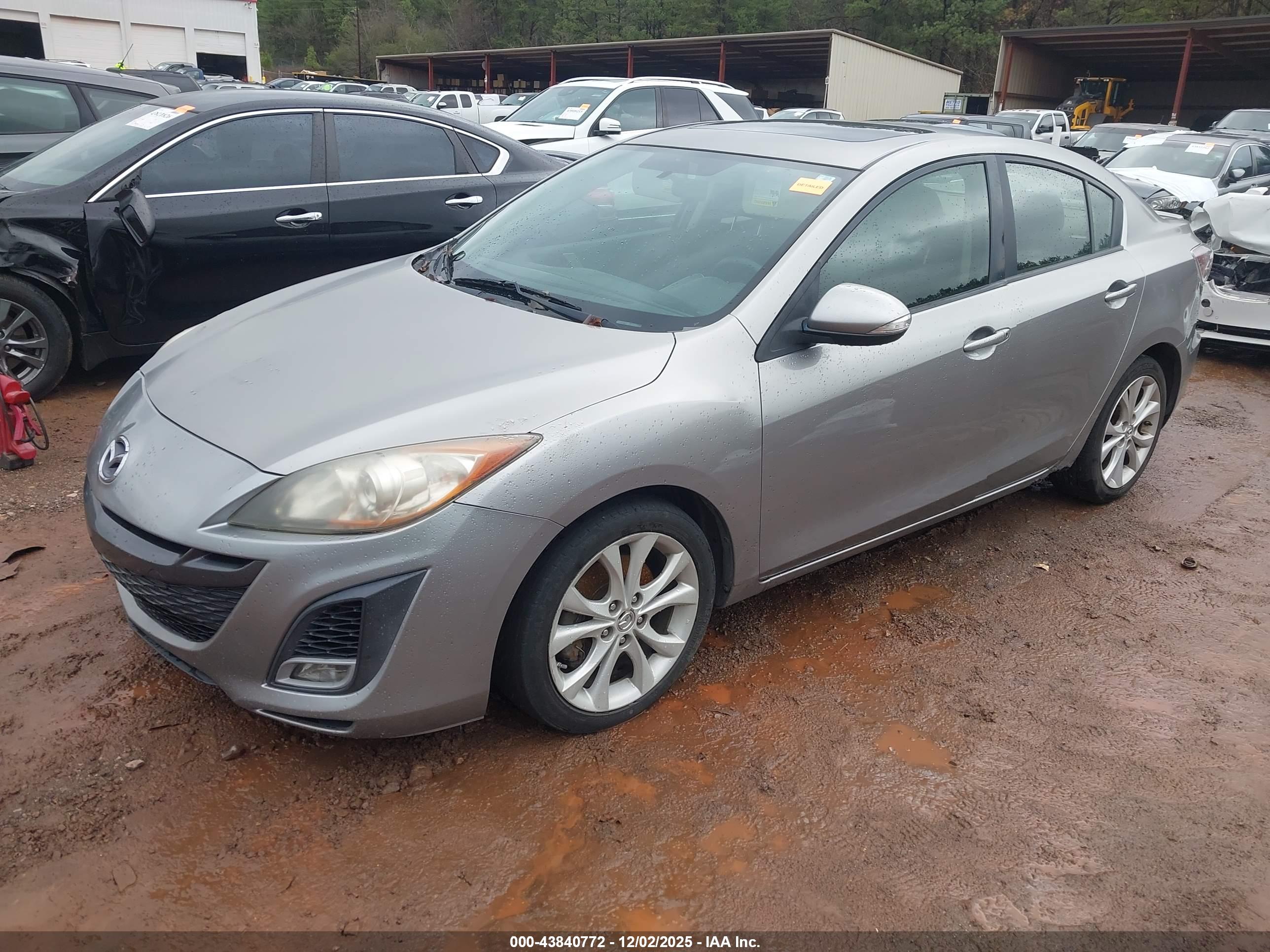 MAZDA MAZDA3 image 2