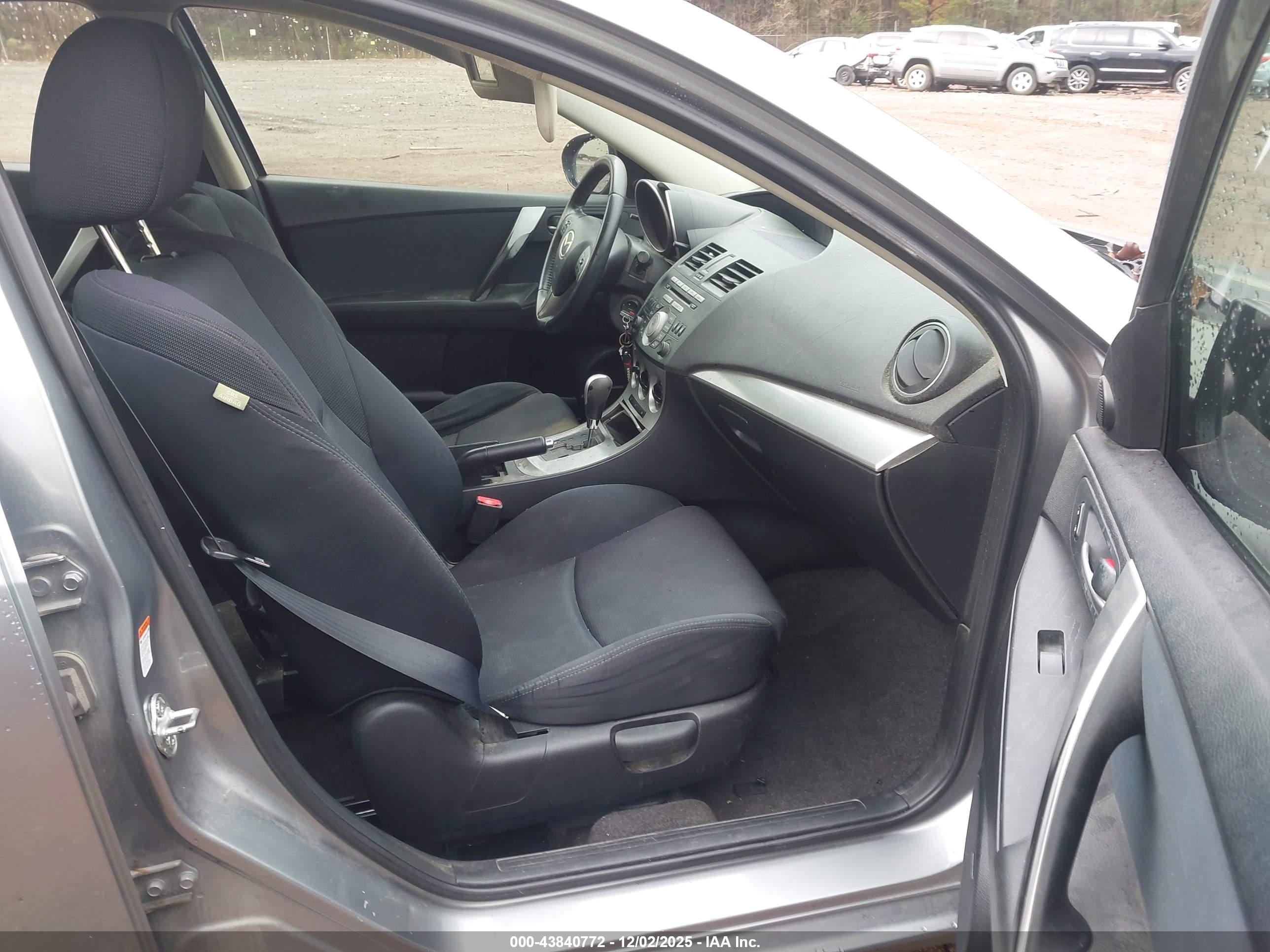 MAZDA MAZDA3 image 5