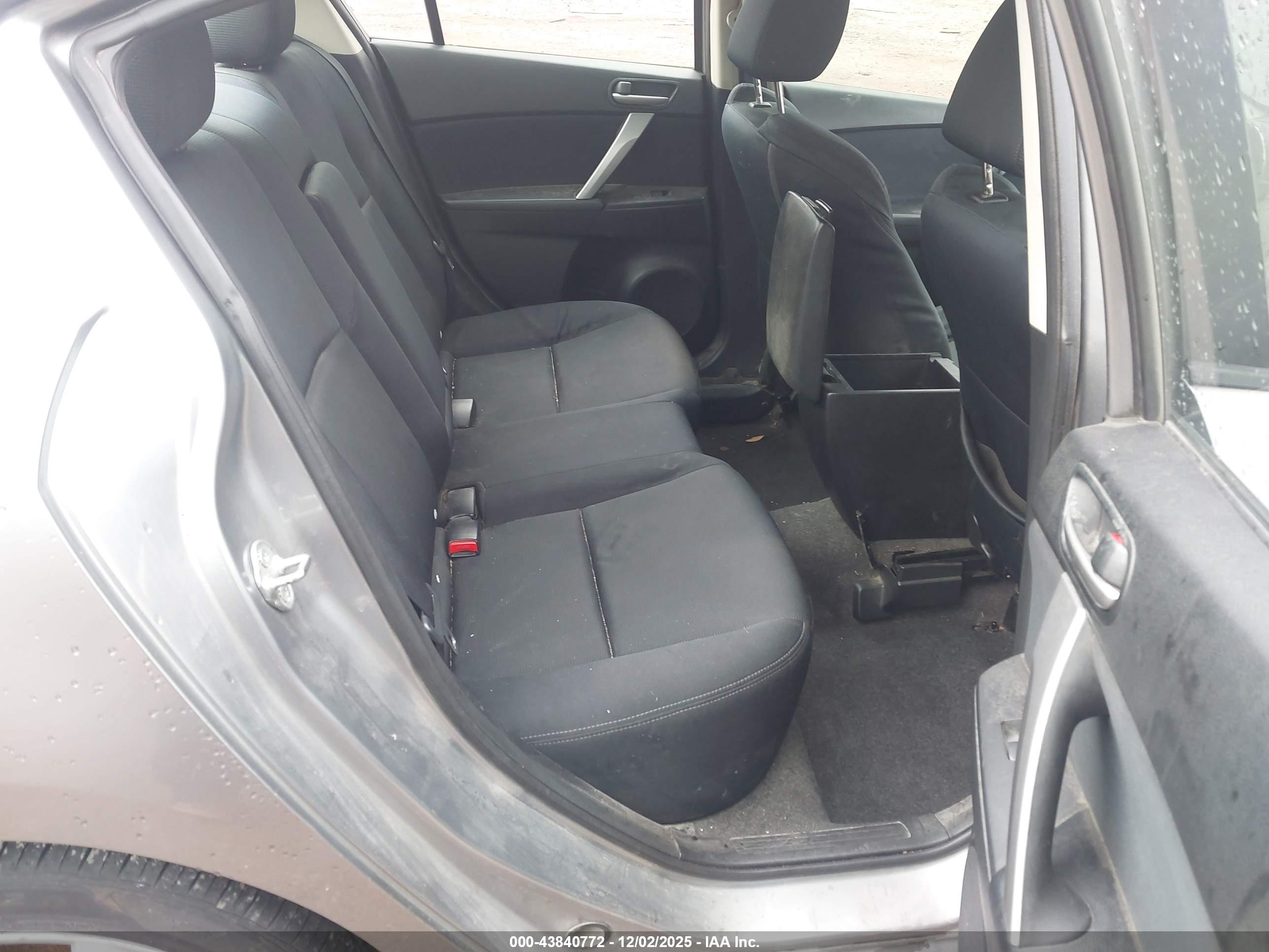 MAZDA MAZDA3 image 8