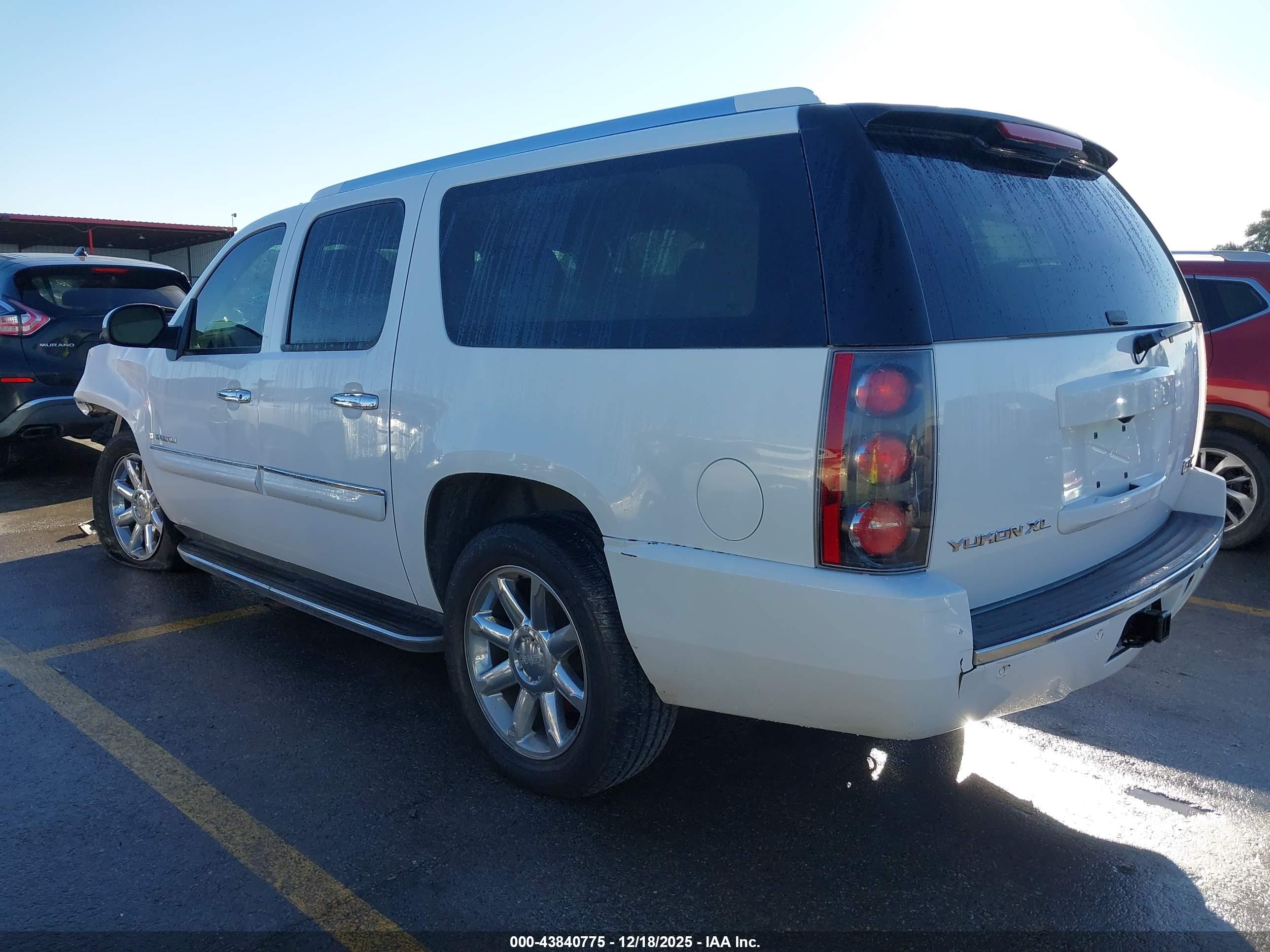 GMC YUKON image 3