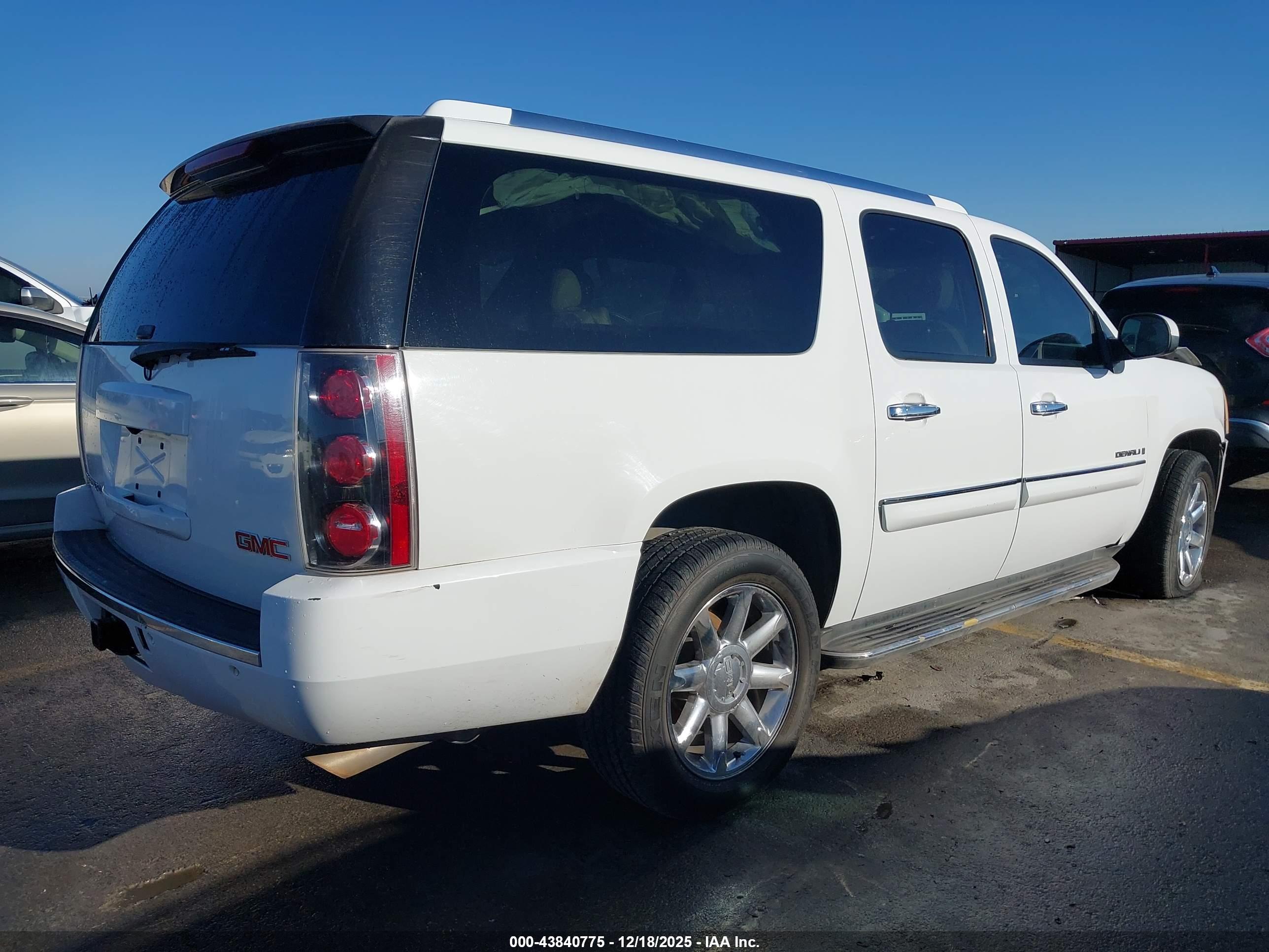 GMC YUKON image 4