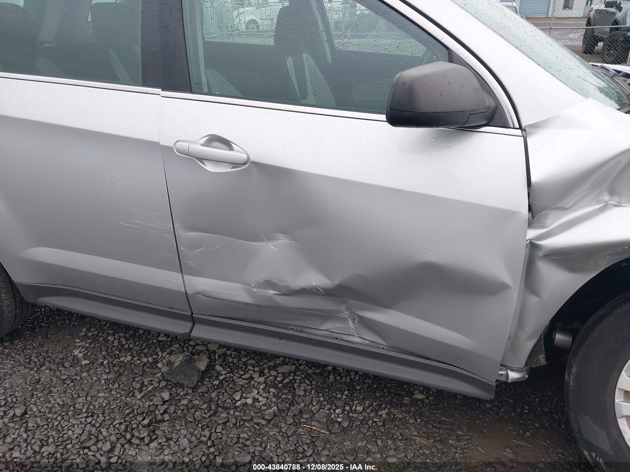 CHEVROLET EQUINOX image 6