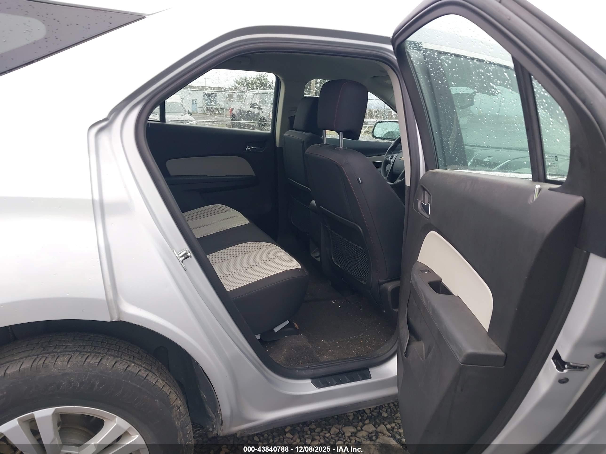 CHEVROLET EQUINOX image 8
