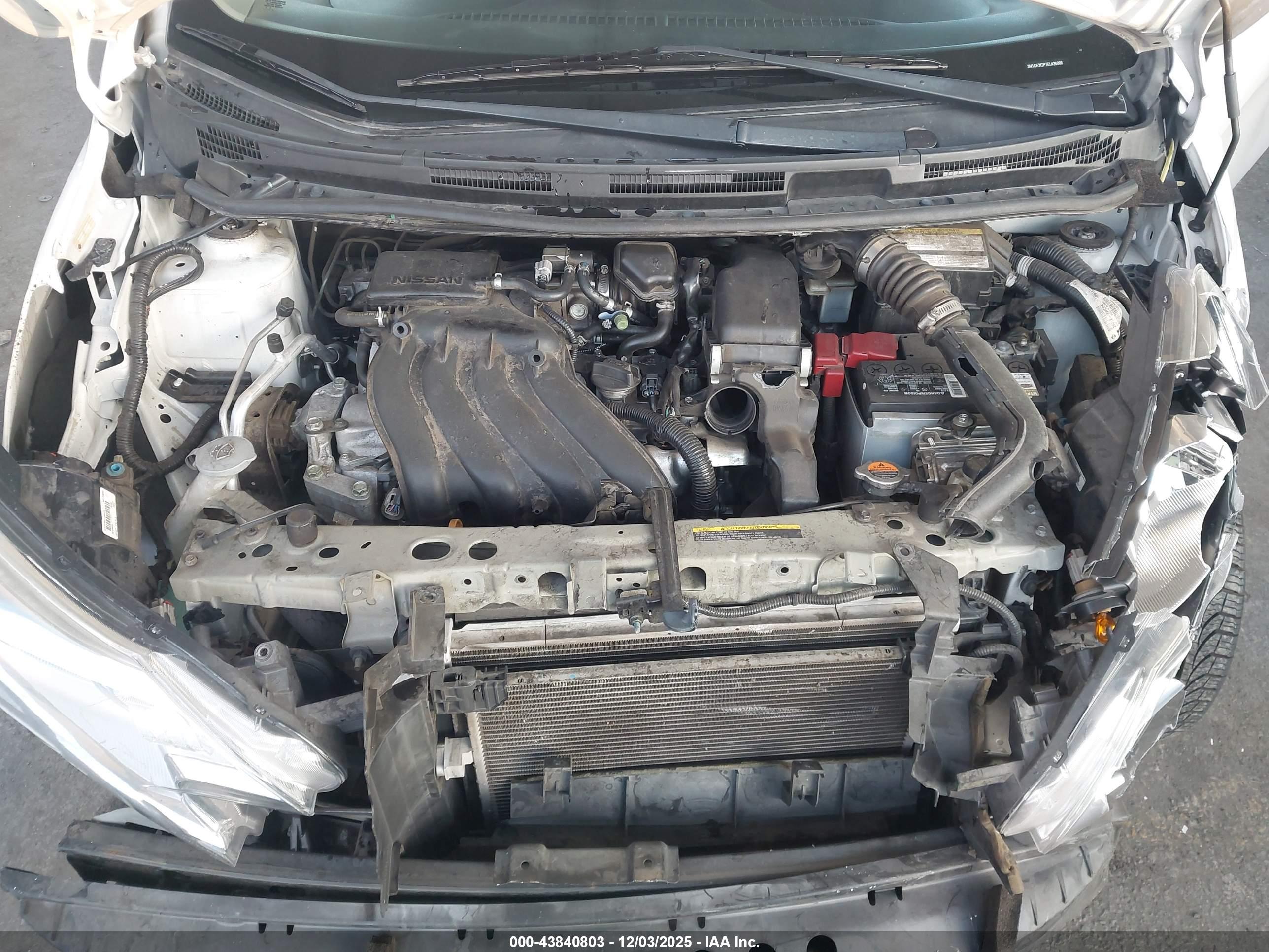 NISSAN VERSA image 10