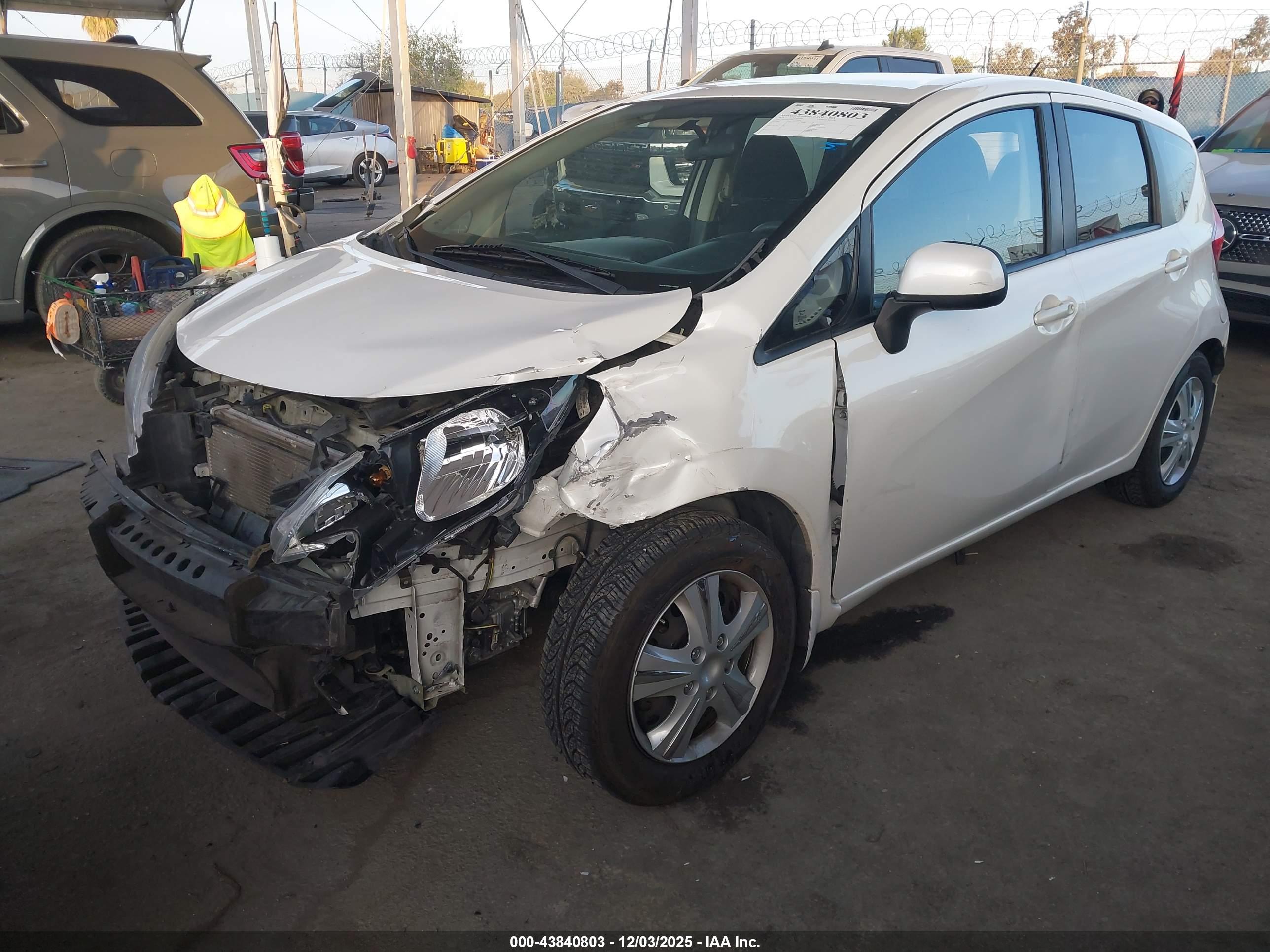 NISSAN VERSA image 2