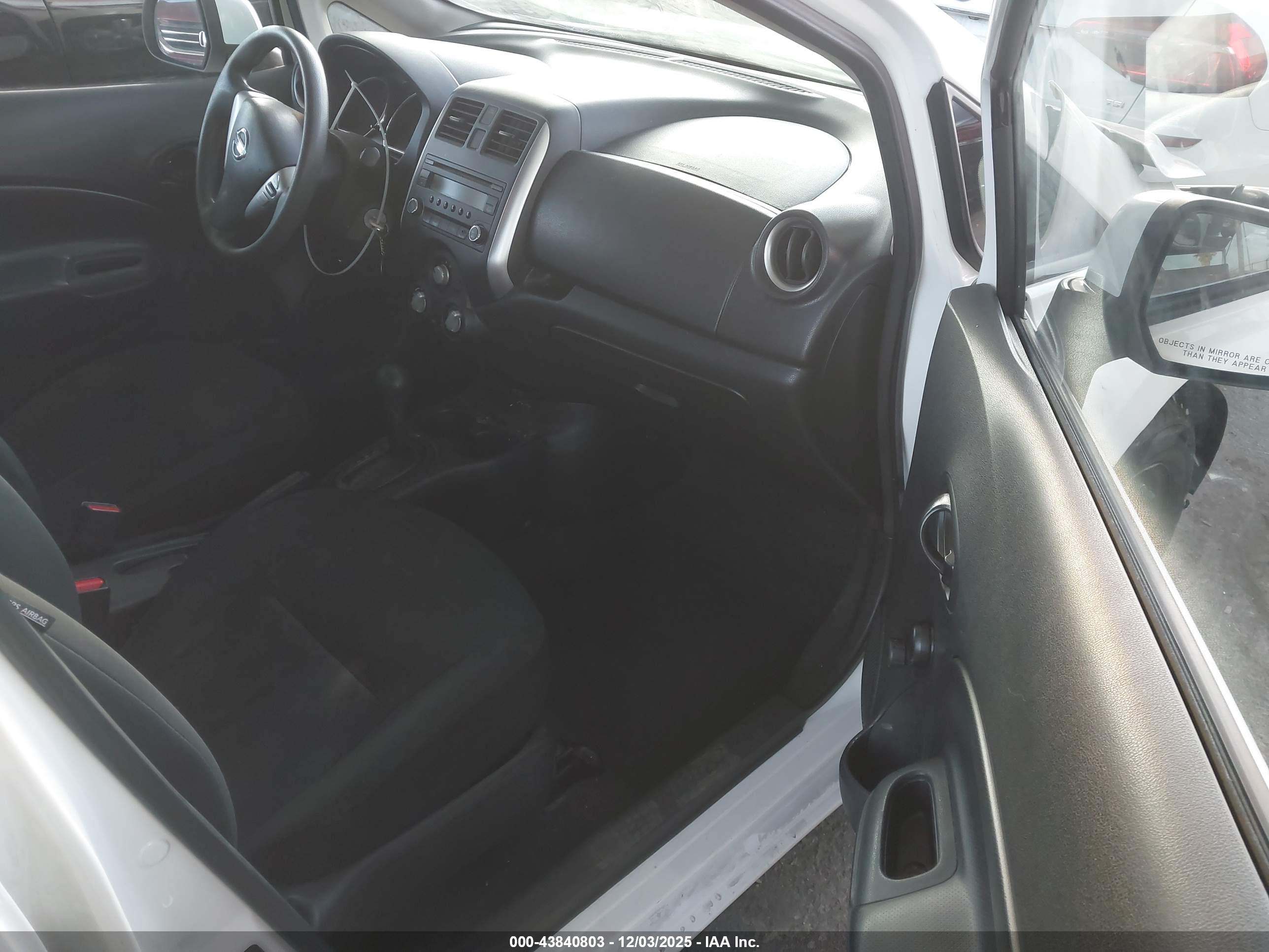 NISSAN VERSA image 5