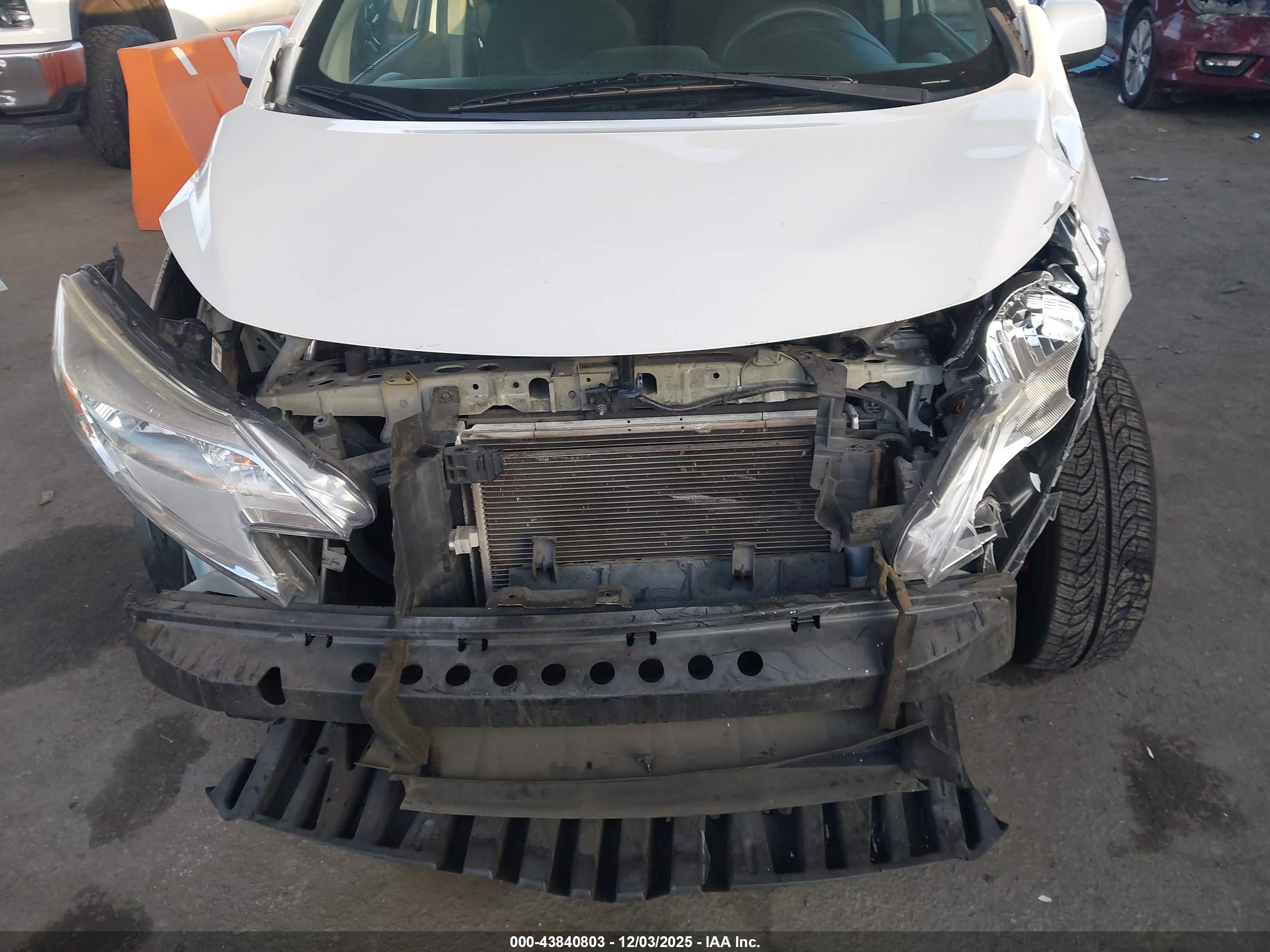 NISSAN VERSA image 6