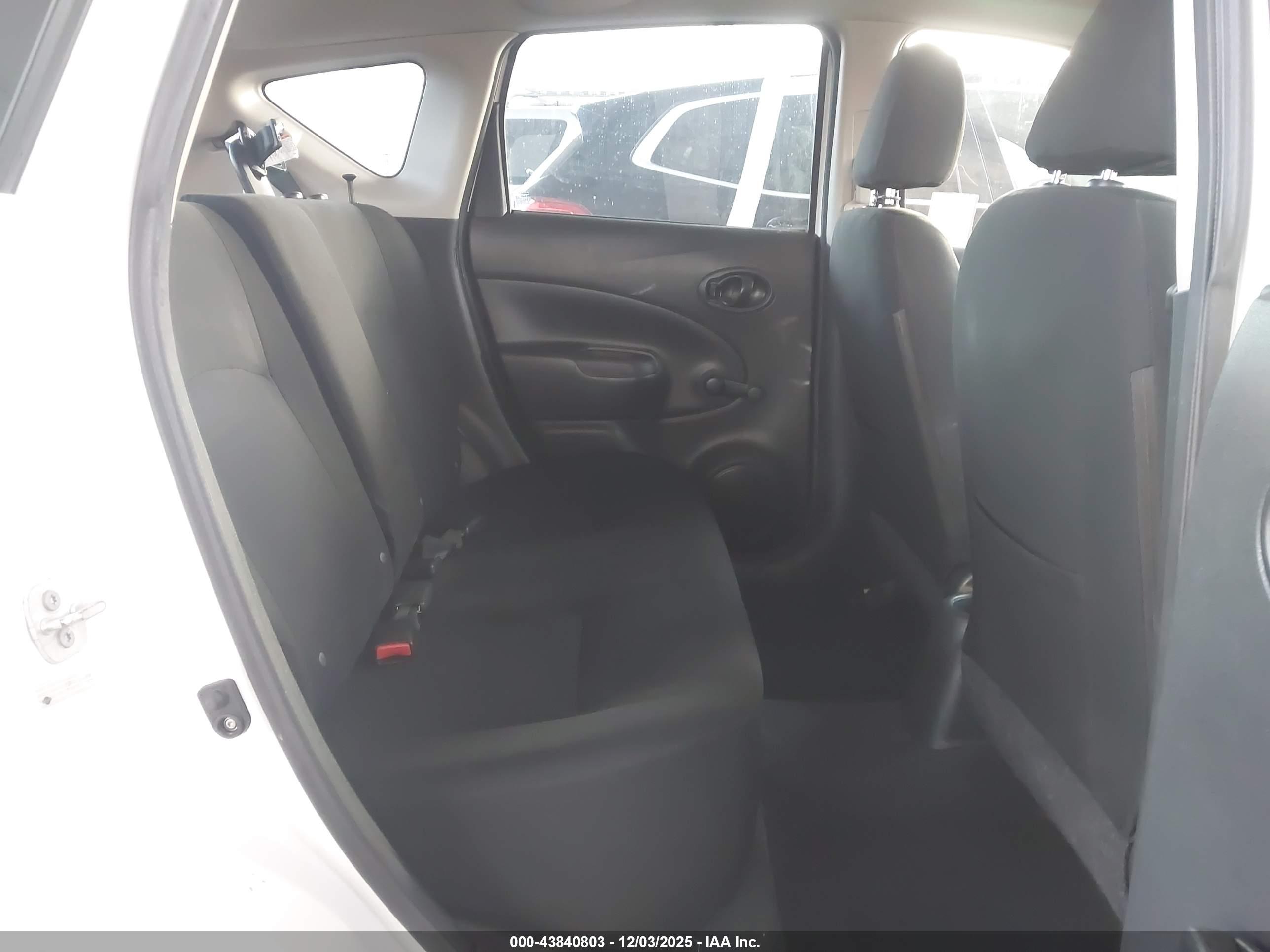NISSAN VERSA image 8