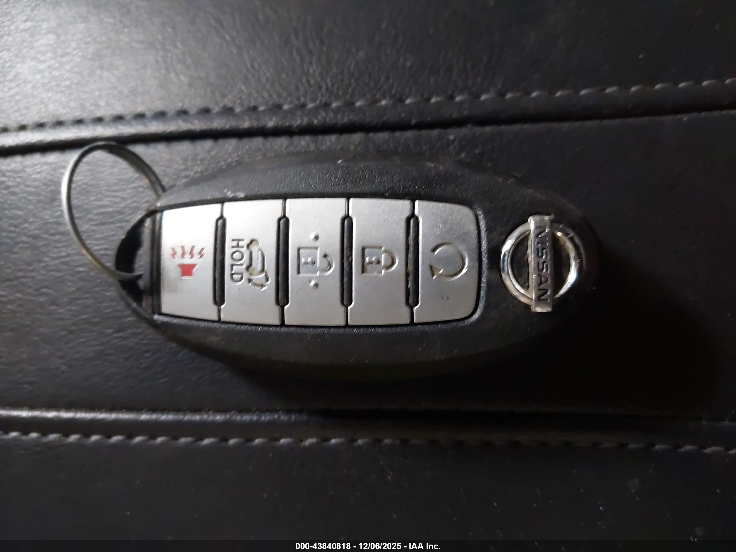 NISSAN ROGUE image 11