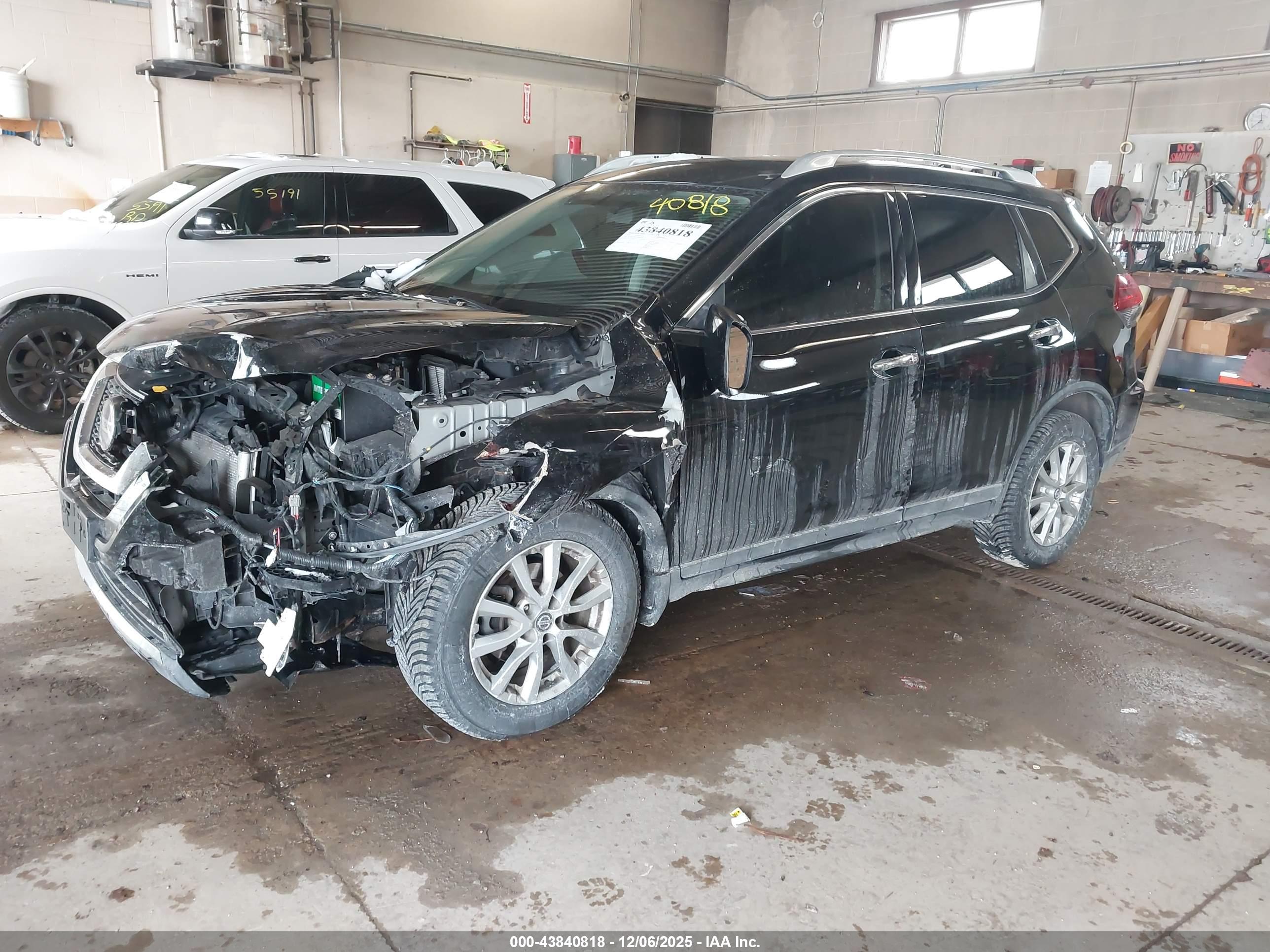 NISSAN ROGUE image 2