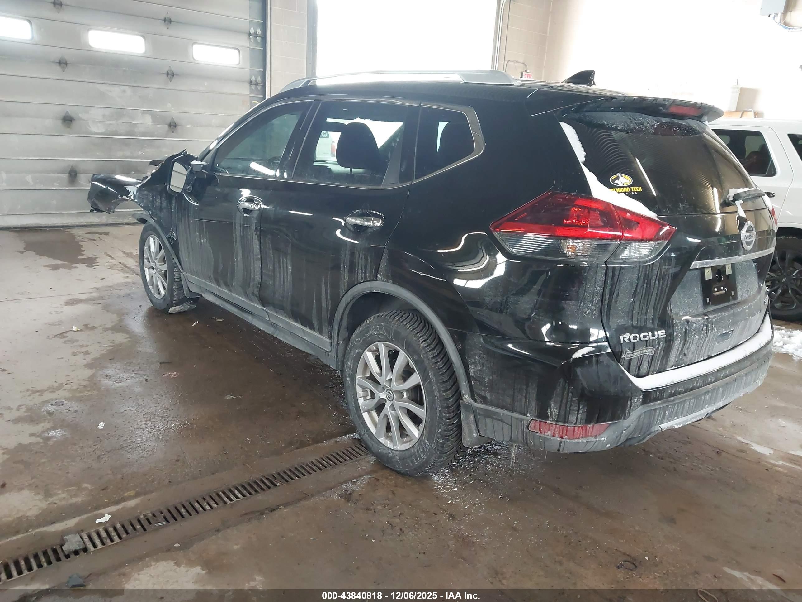 NISSAN ROGUE image 3