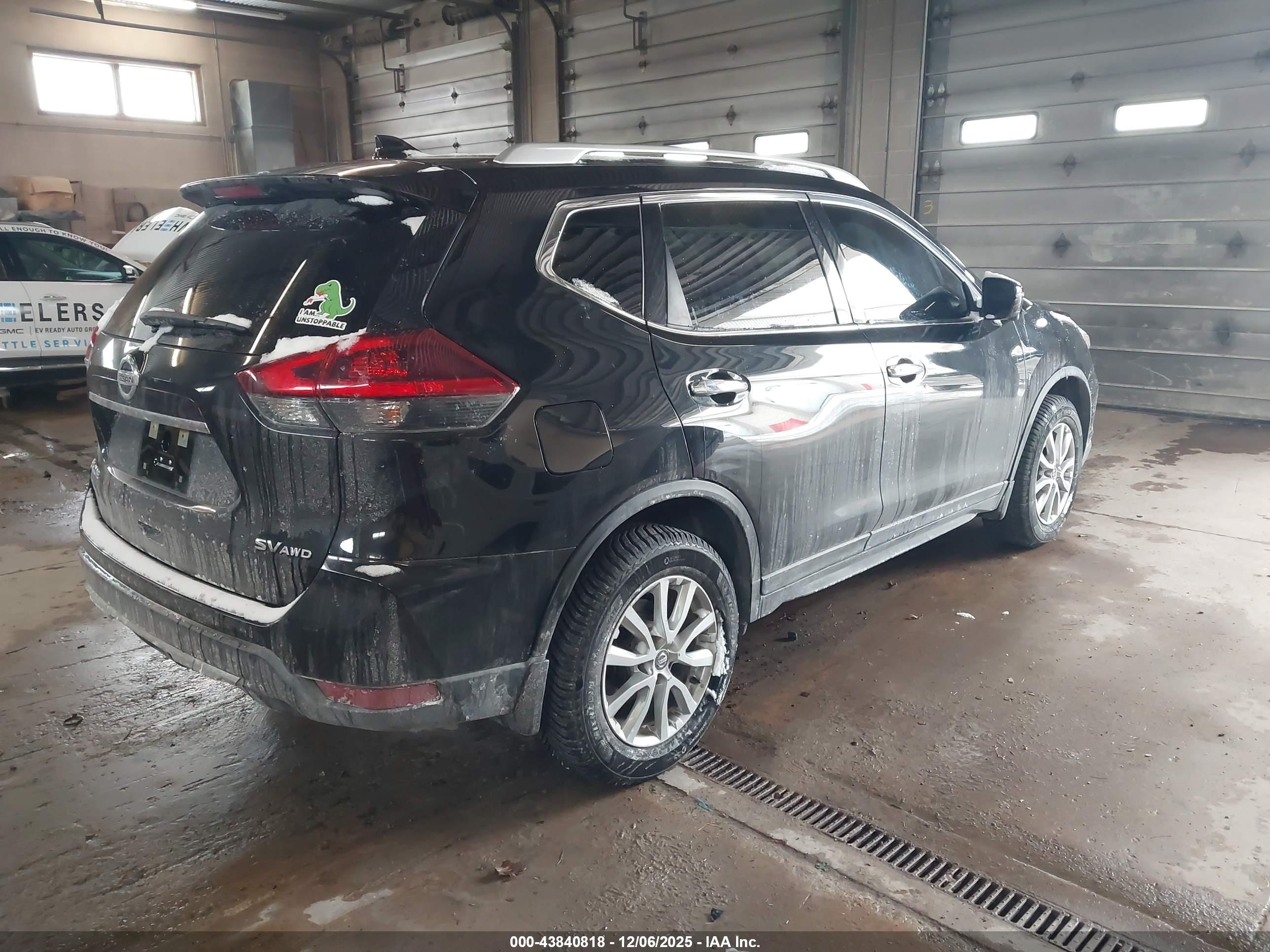 NISSAN ROGUE image 4