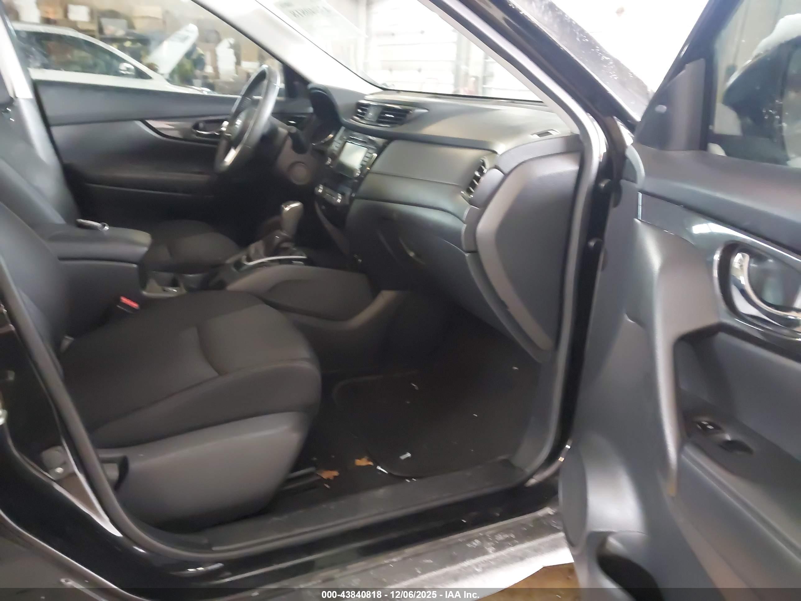 NISSAN ROGUE image 5