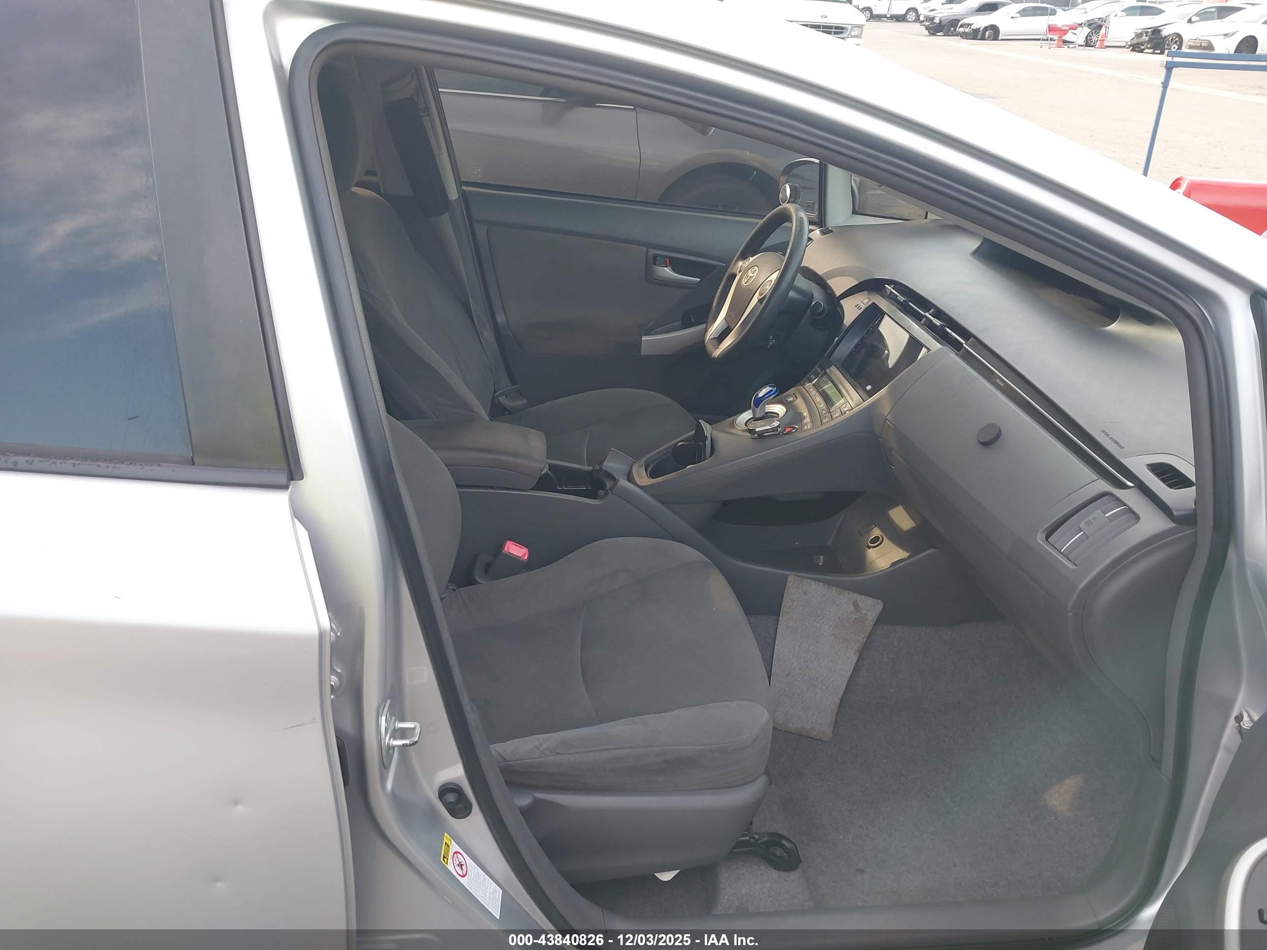 TOYOTA PRIUS image 5
