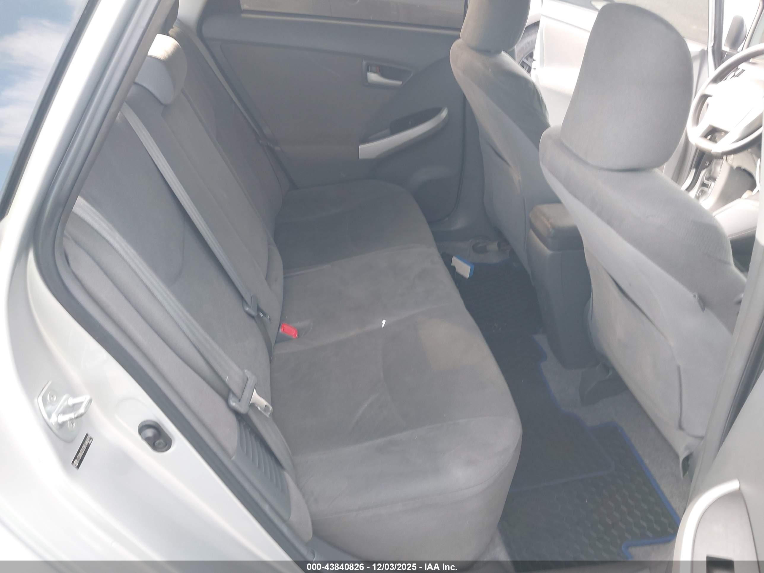 TOYOTA PRIUS image 8