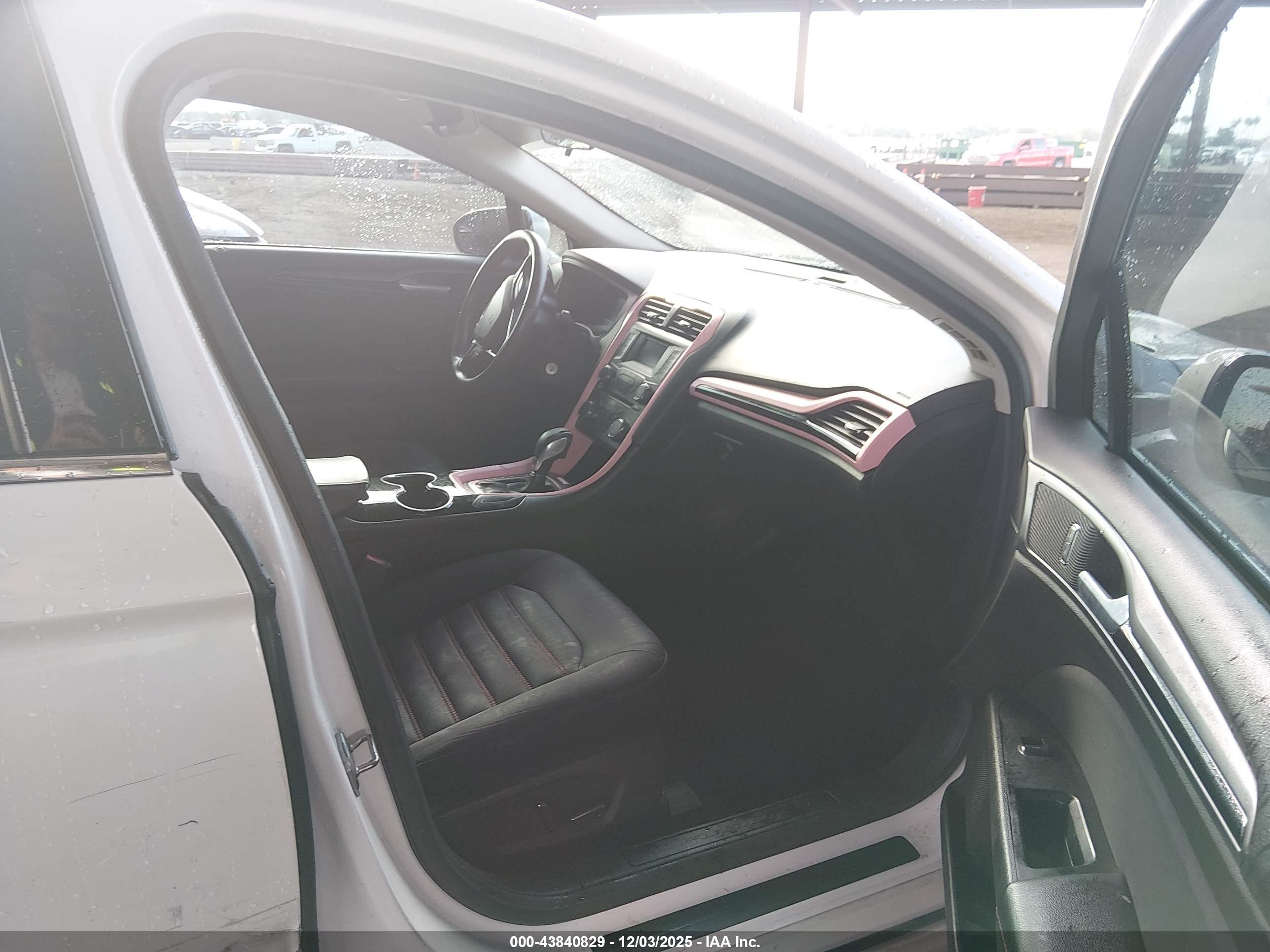 FORD FUSION image 5