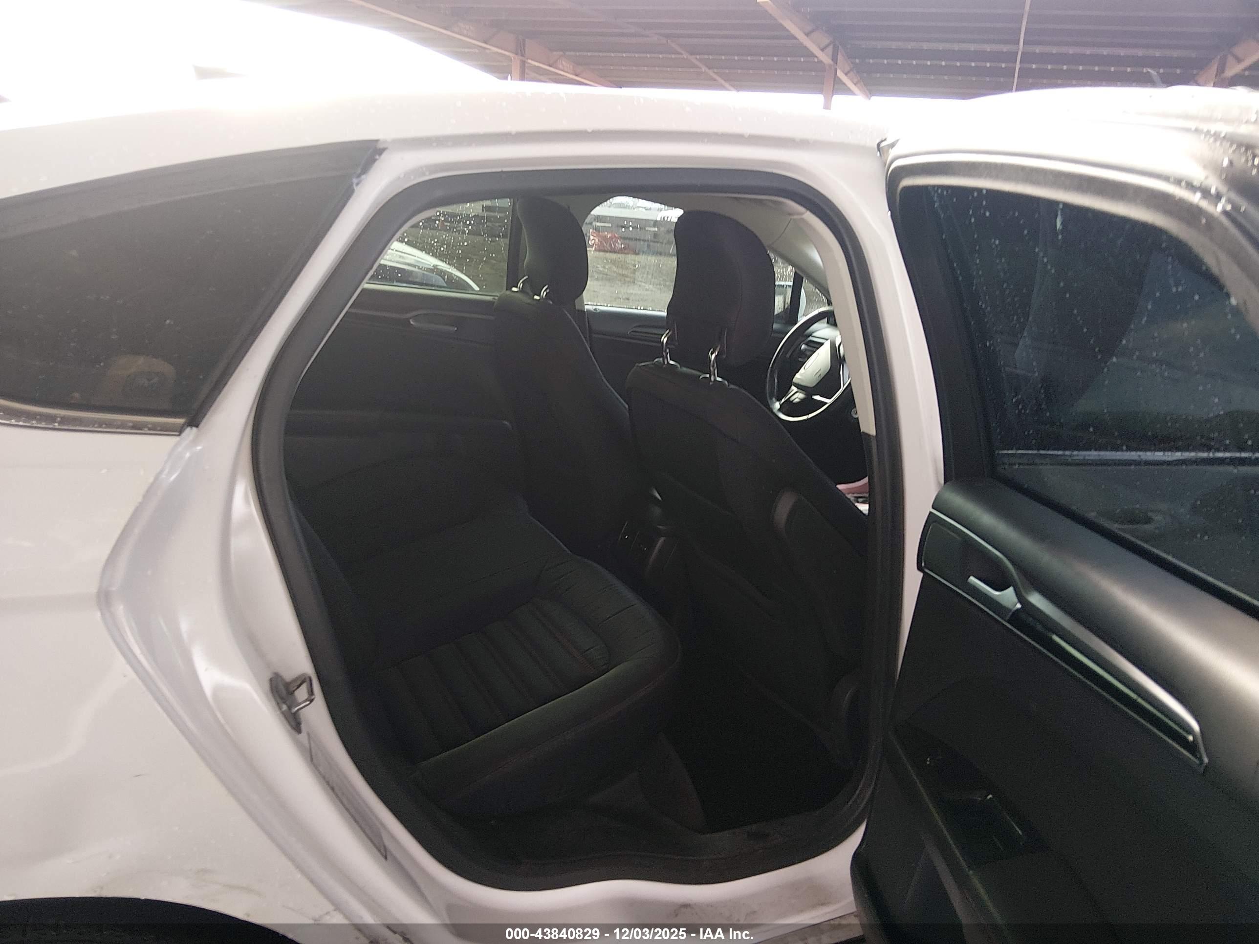 FORD FUSION image 8