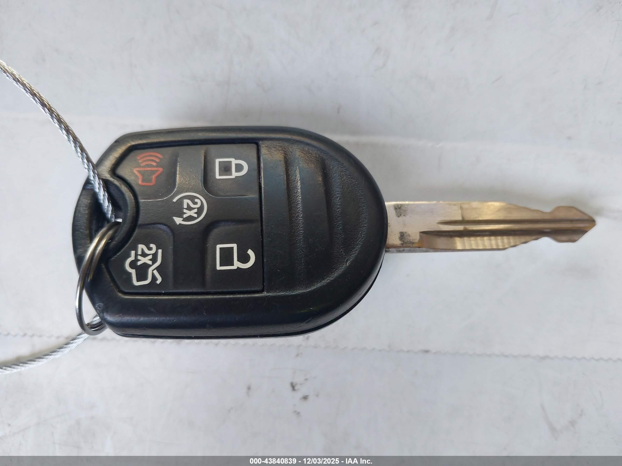 FORD TAURUS image 11