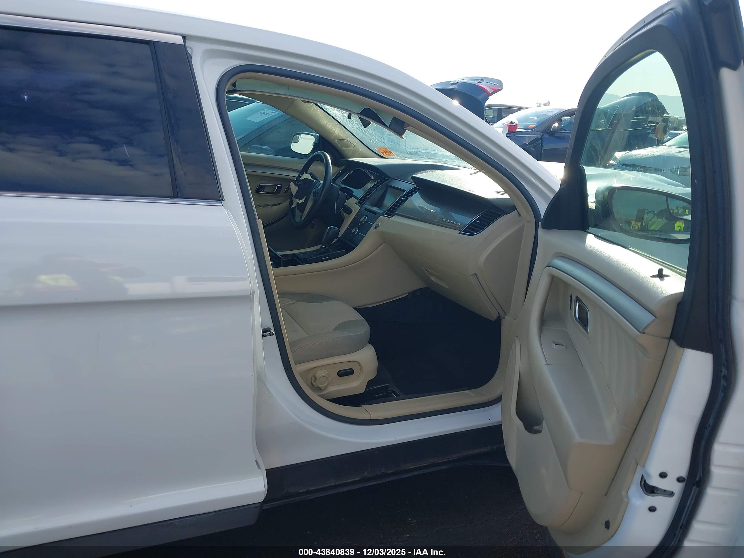FORD TAURUS image 5