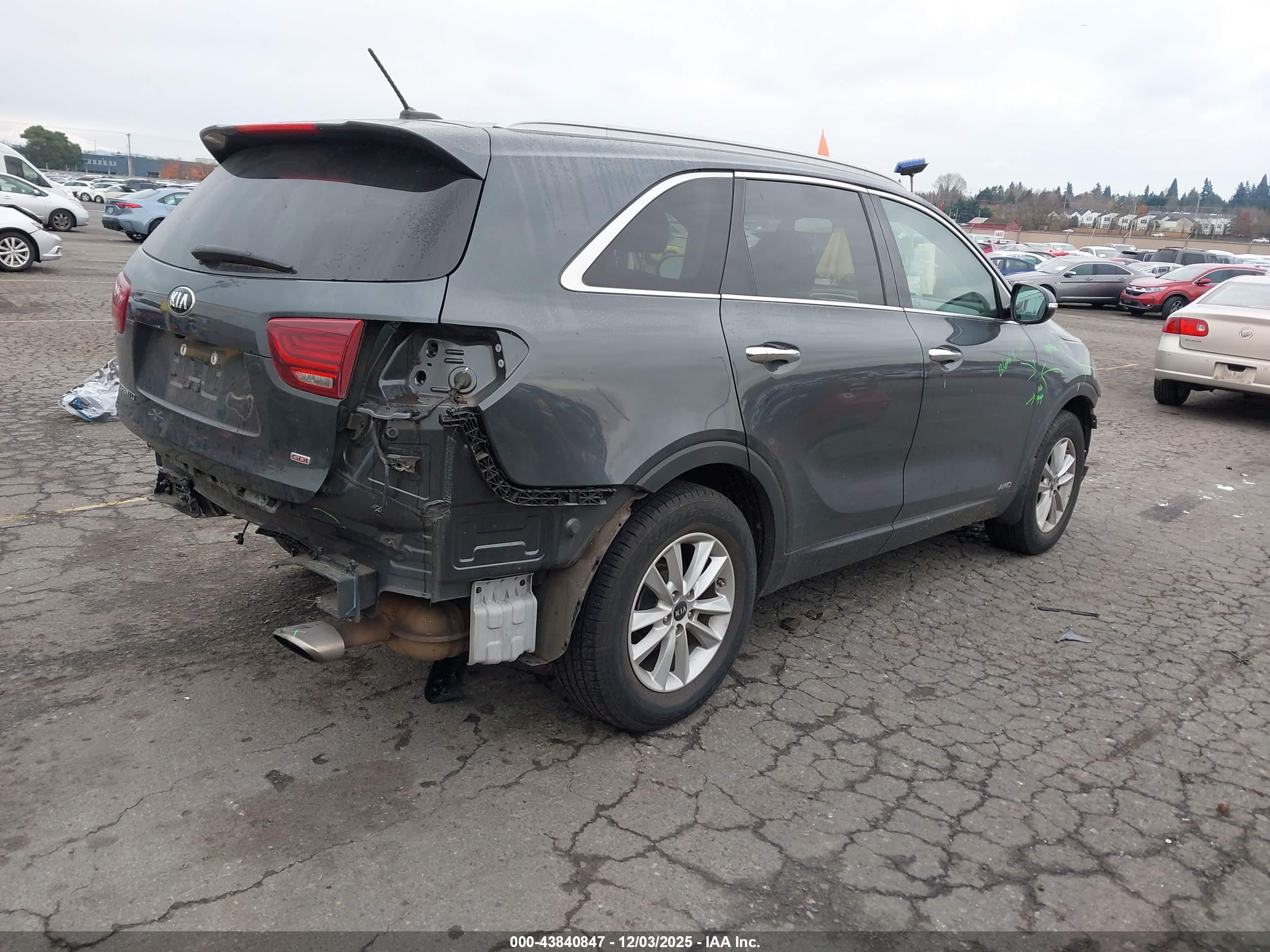 KIA SORENTO image 4