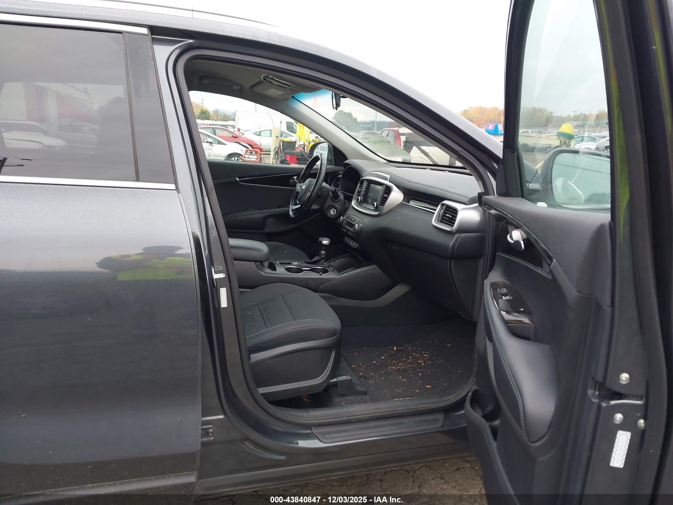 KIA SORENTO image 5