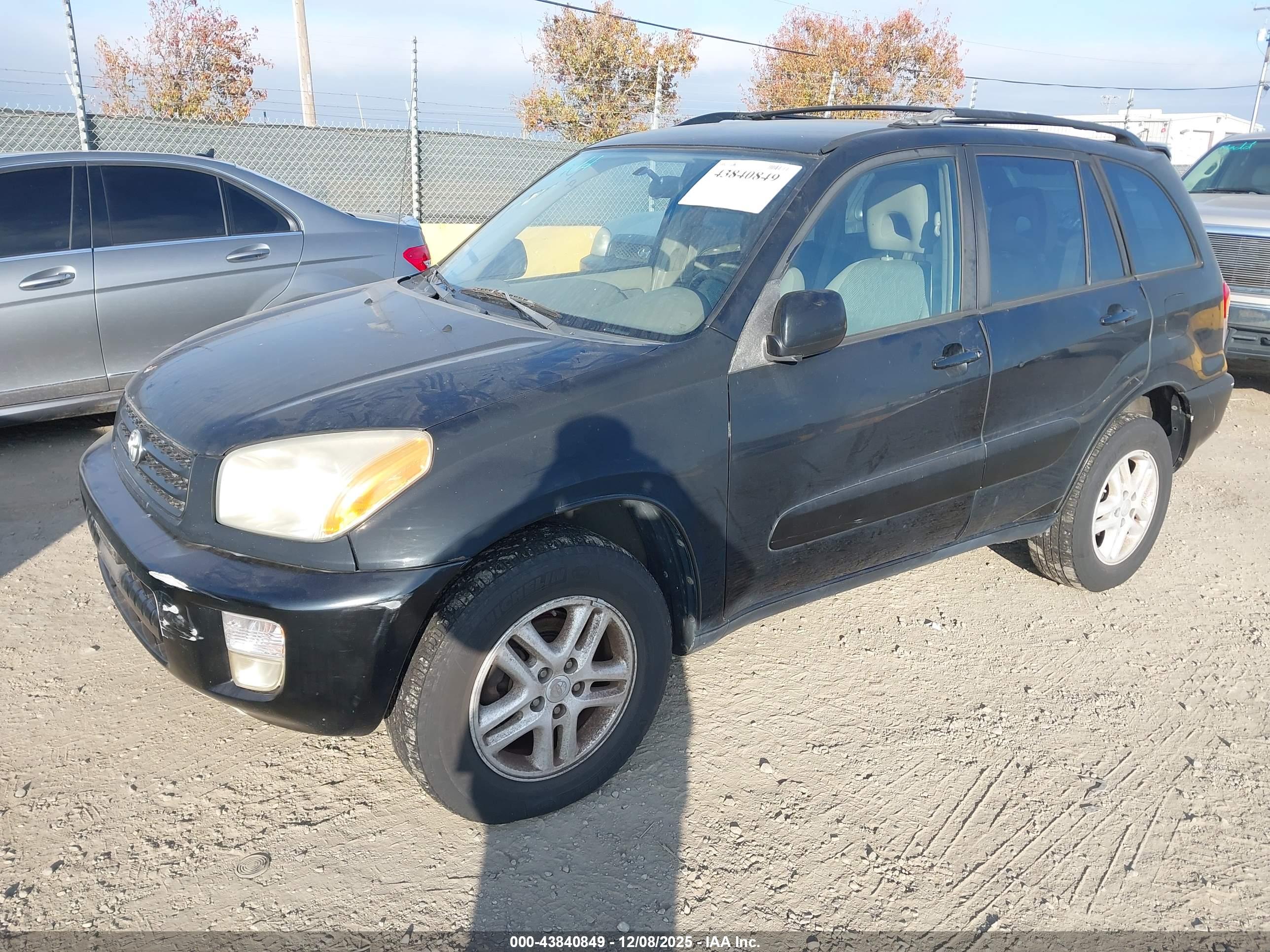 TOYOTA RAV4 image 2