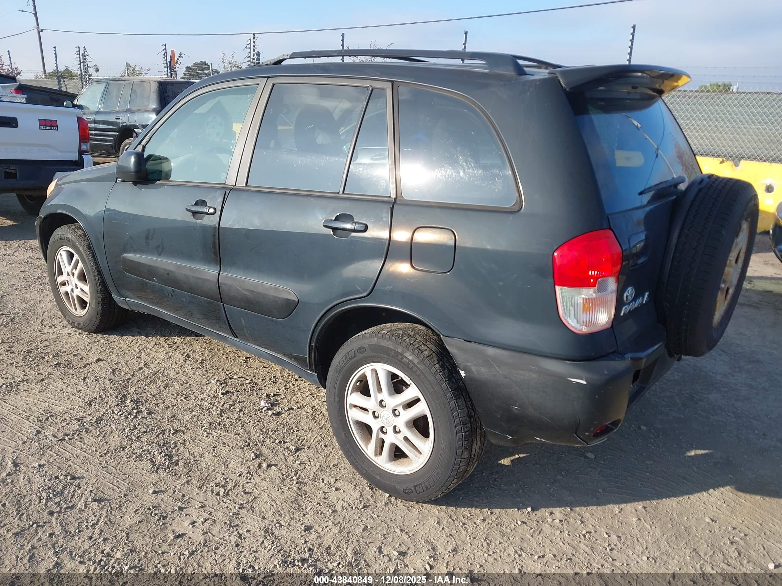 TOYOTA RAV4 image 3