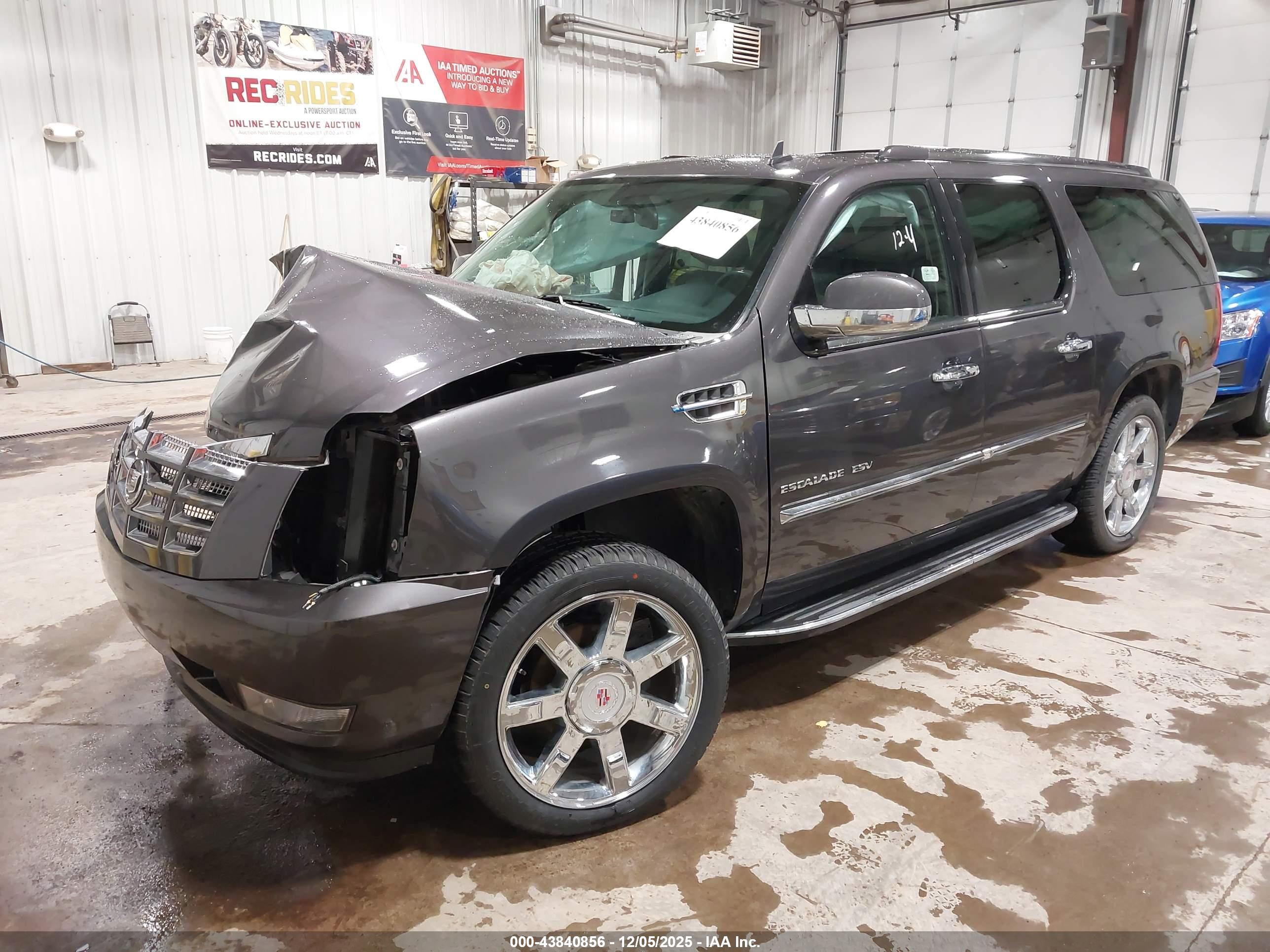 CADILLAC ESCALADE image 2