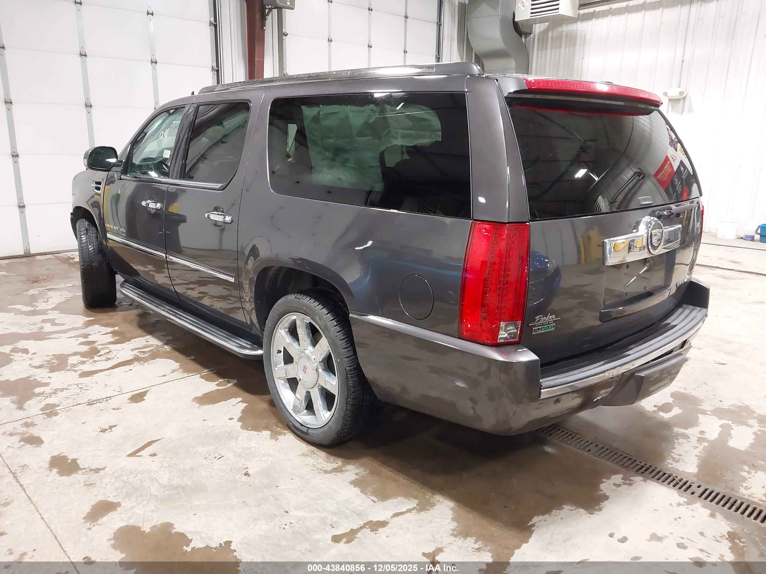 CADILLAC ESCALADE image 3