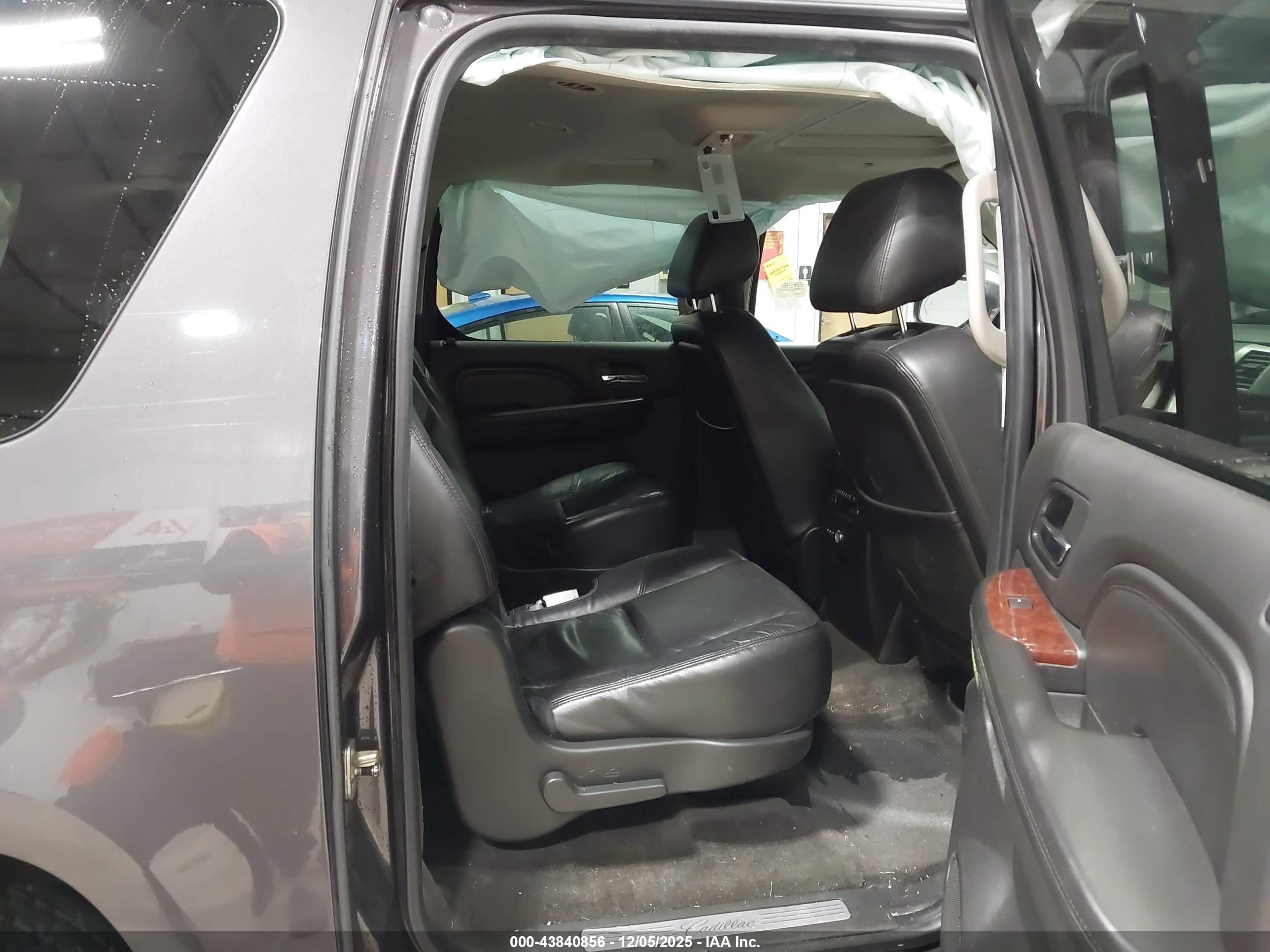 CADILLAC ESCALADE image 8