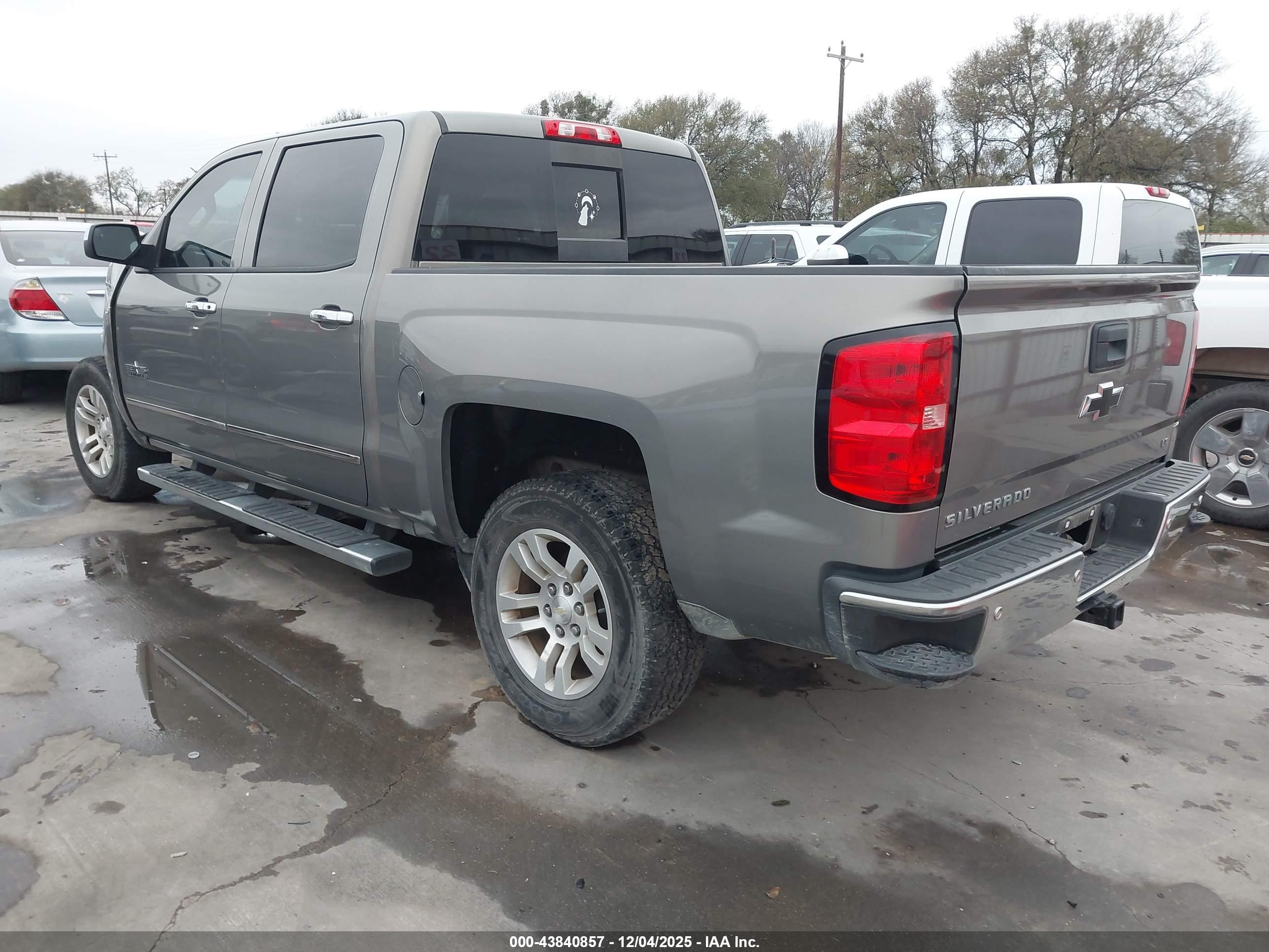 CHEVROLET SILVERADO image 3