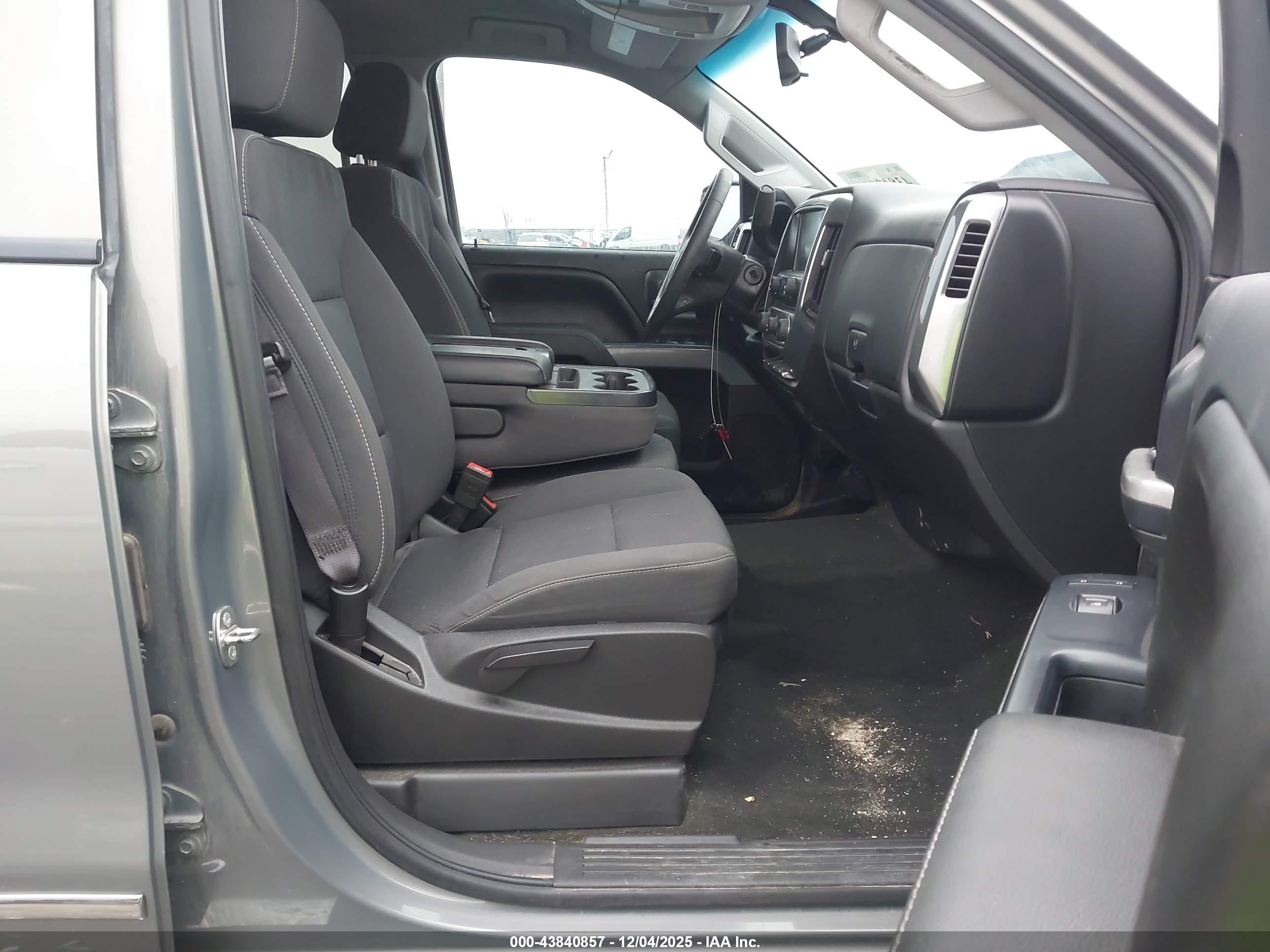 CHEVROLET SILVERADO image 5