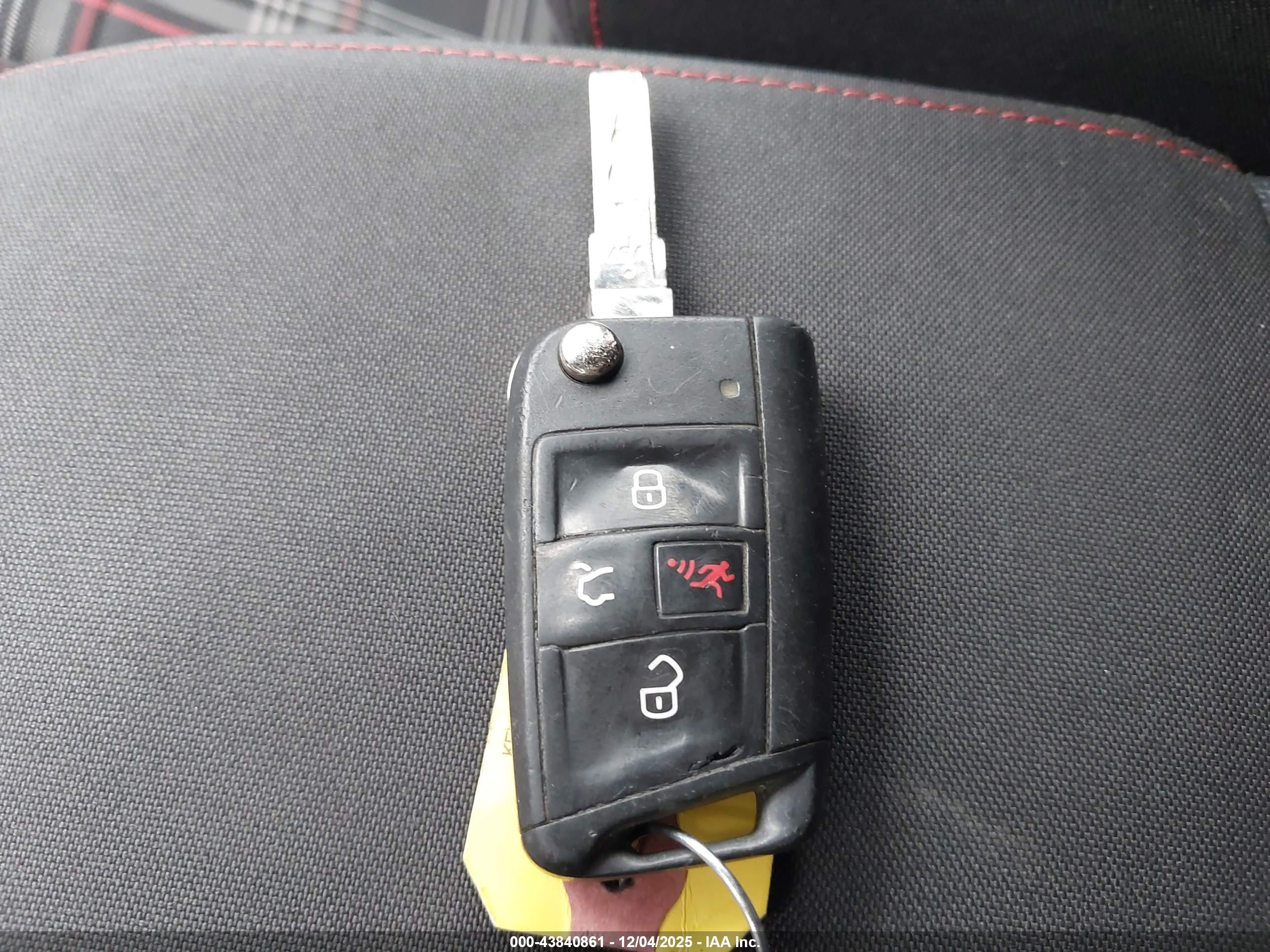 VOLKSWAGEN GOLF image 11