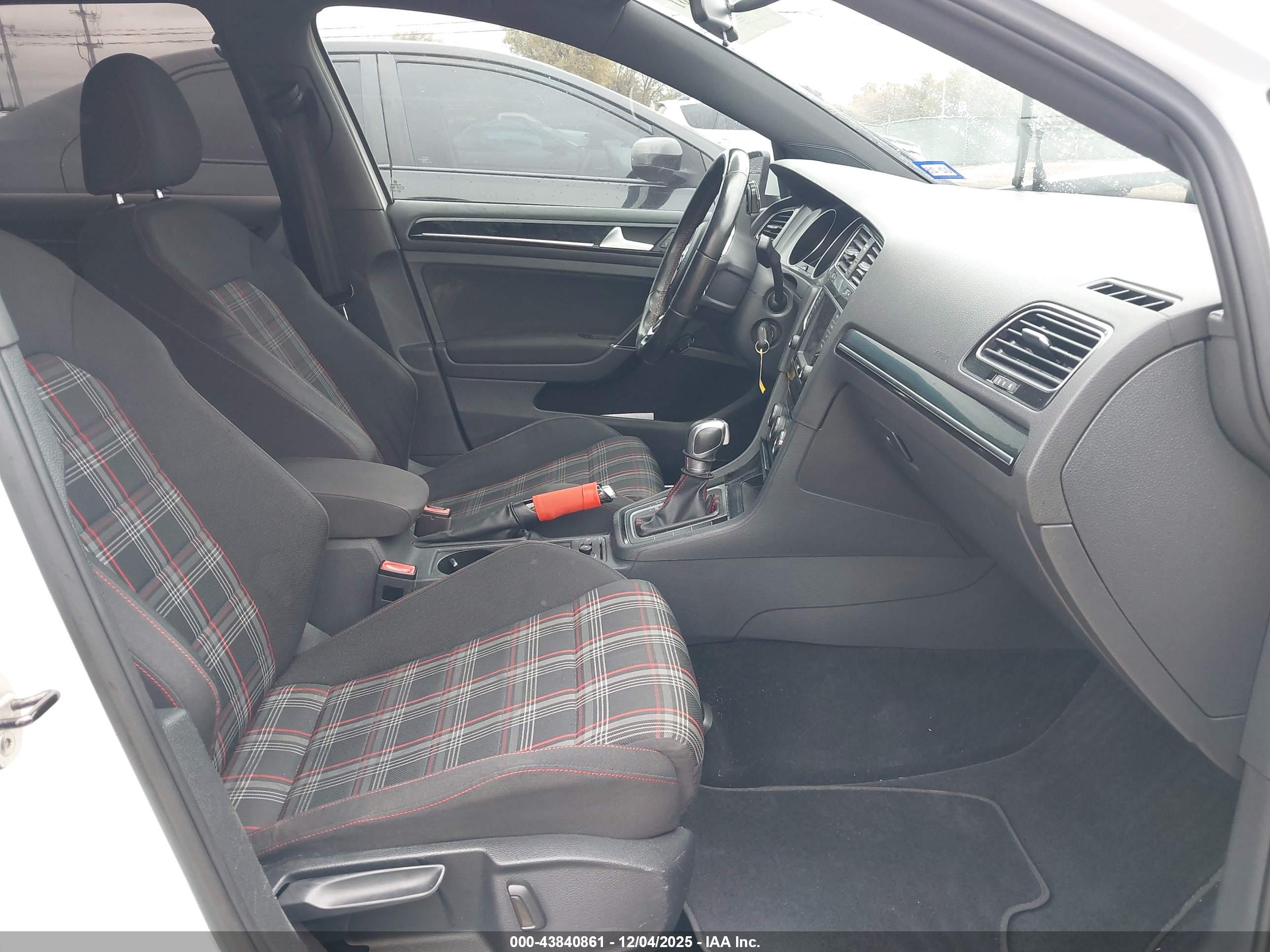 VOLKSWAGEN GOLF image 5