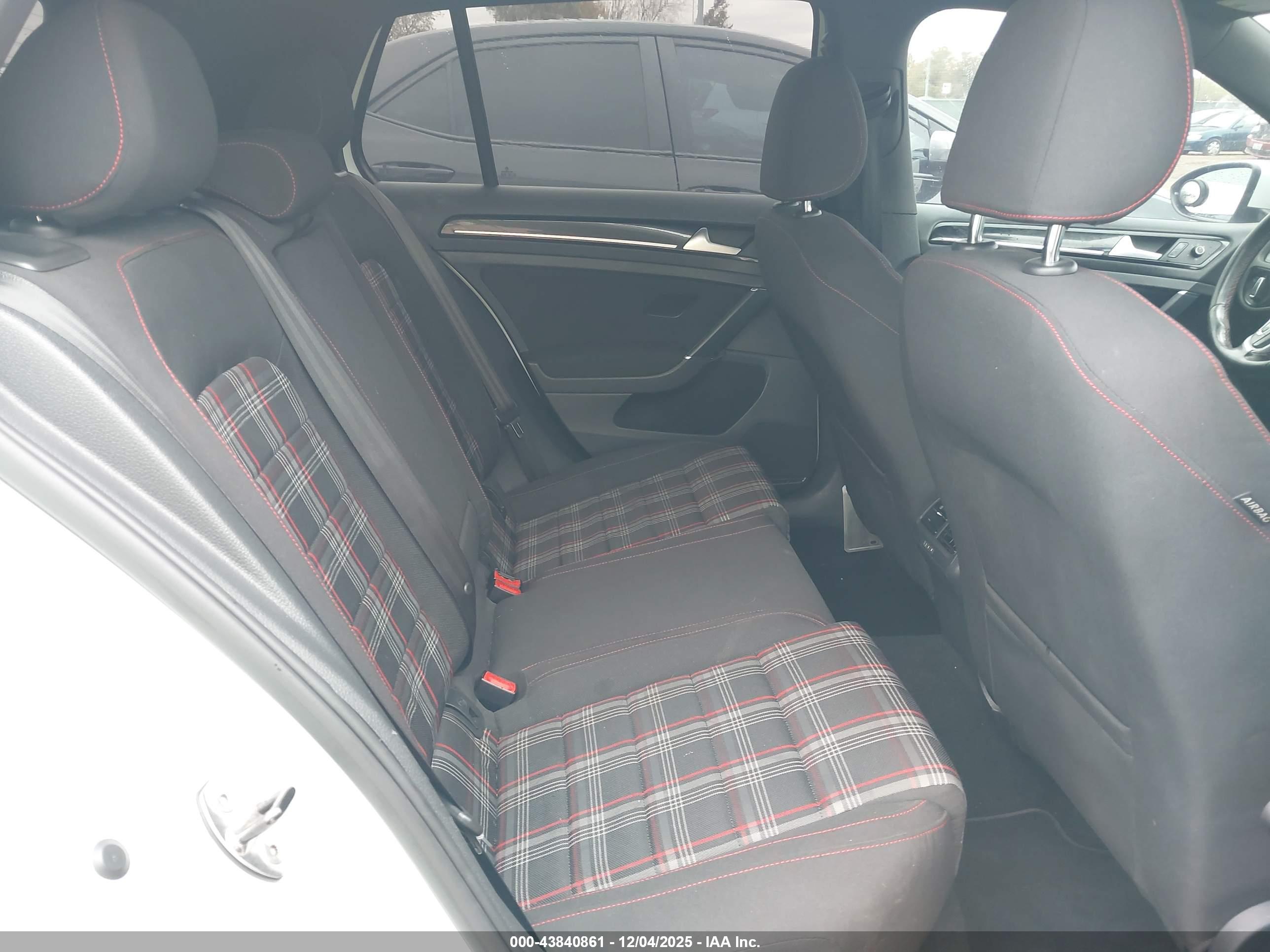 VOLKSWAGEN GOLF image 8