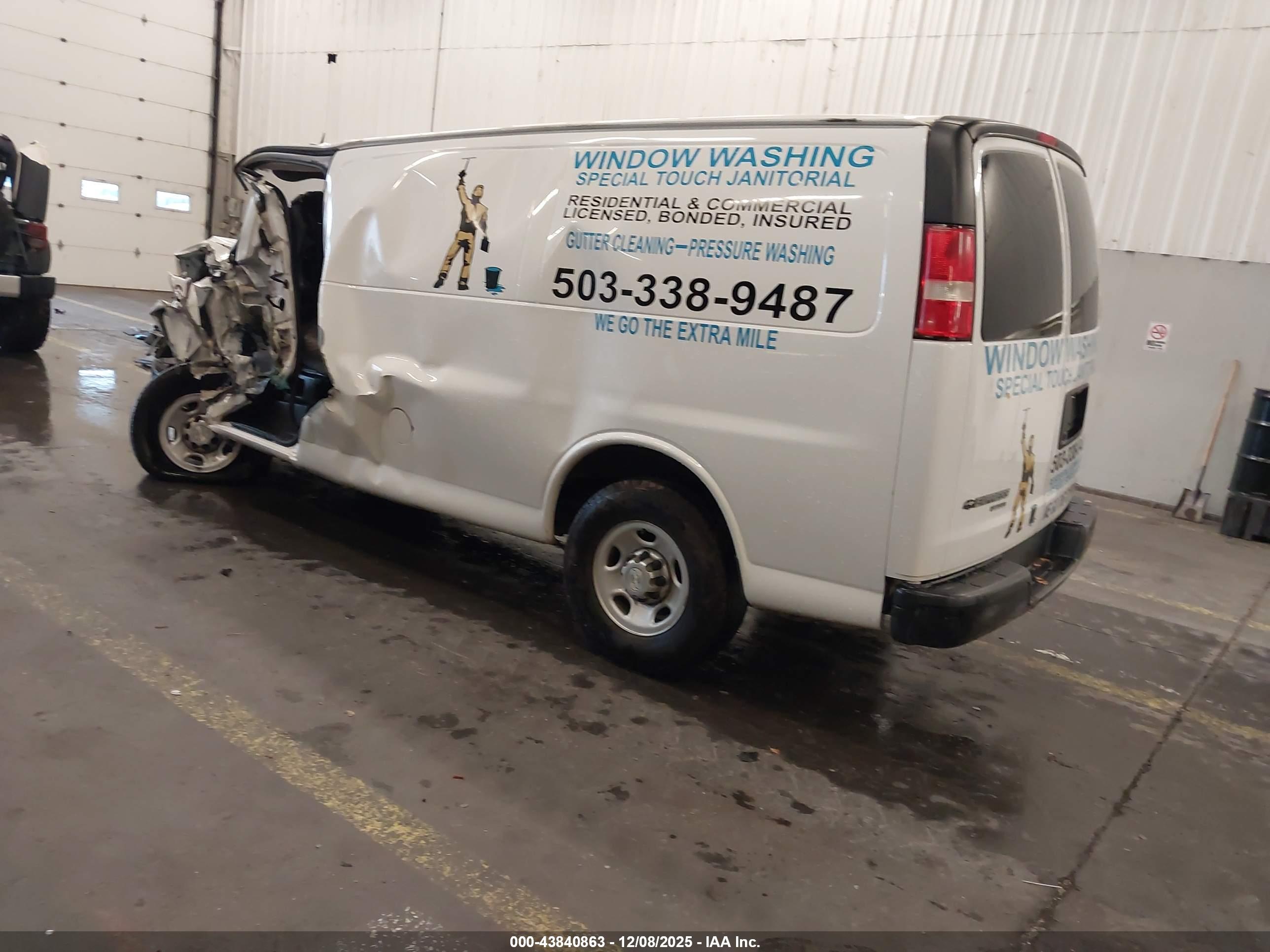 CHEVROLET EXPRESS image 3