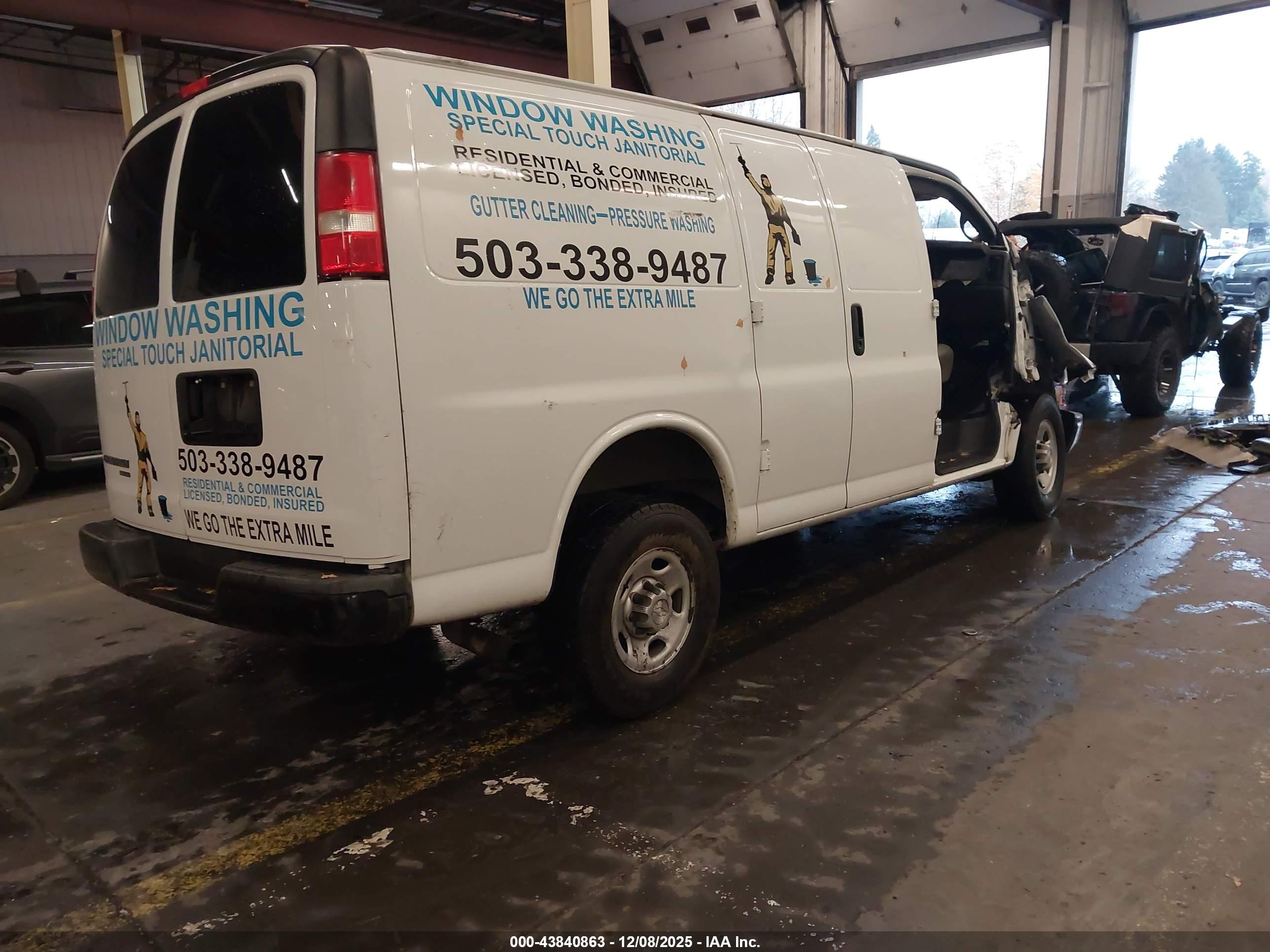 CHEVROLET EXPRESS image 4