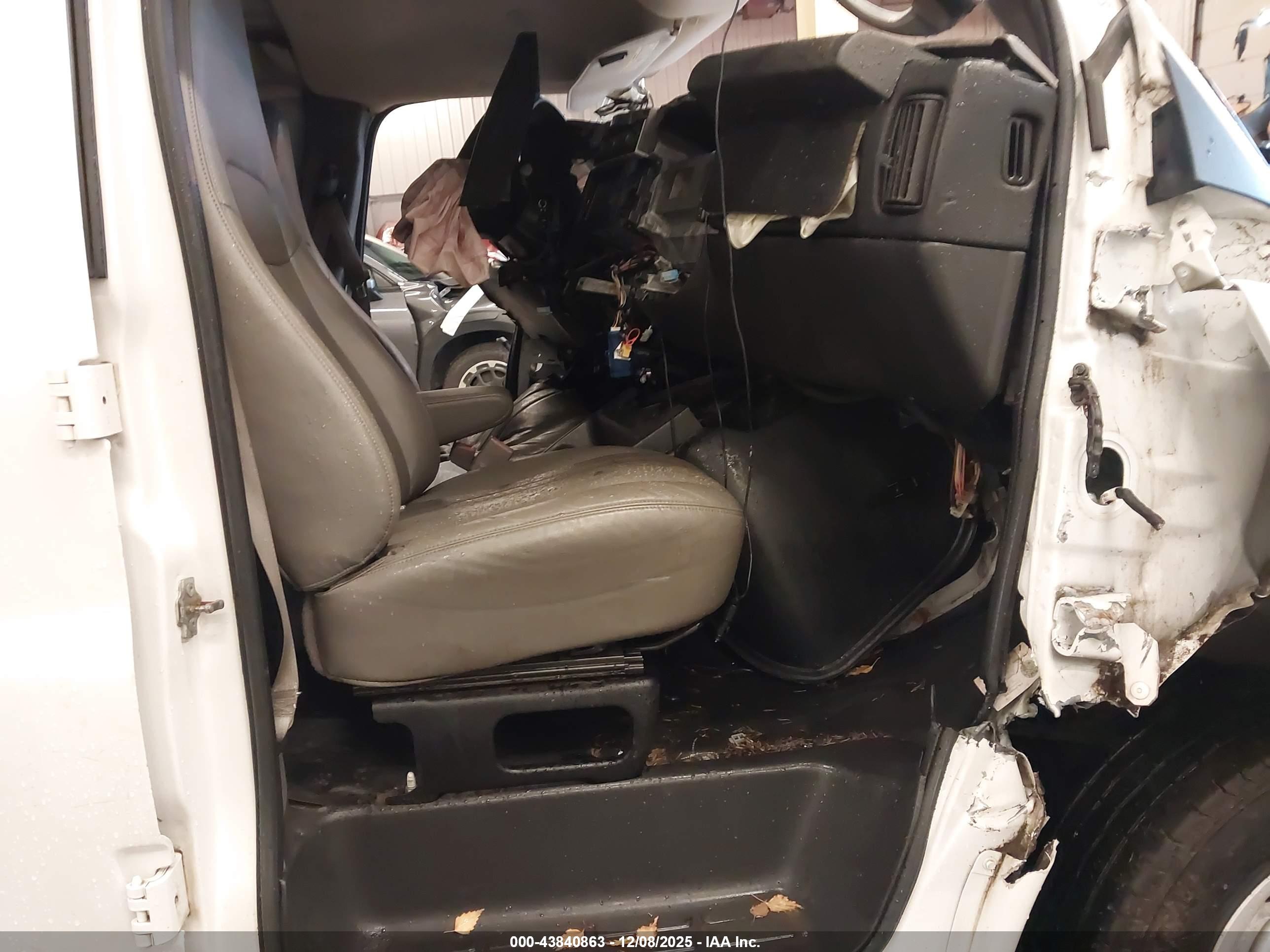 CHEVROLET EXPRESS image 5