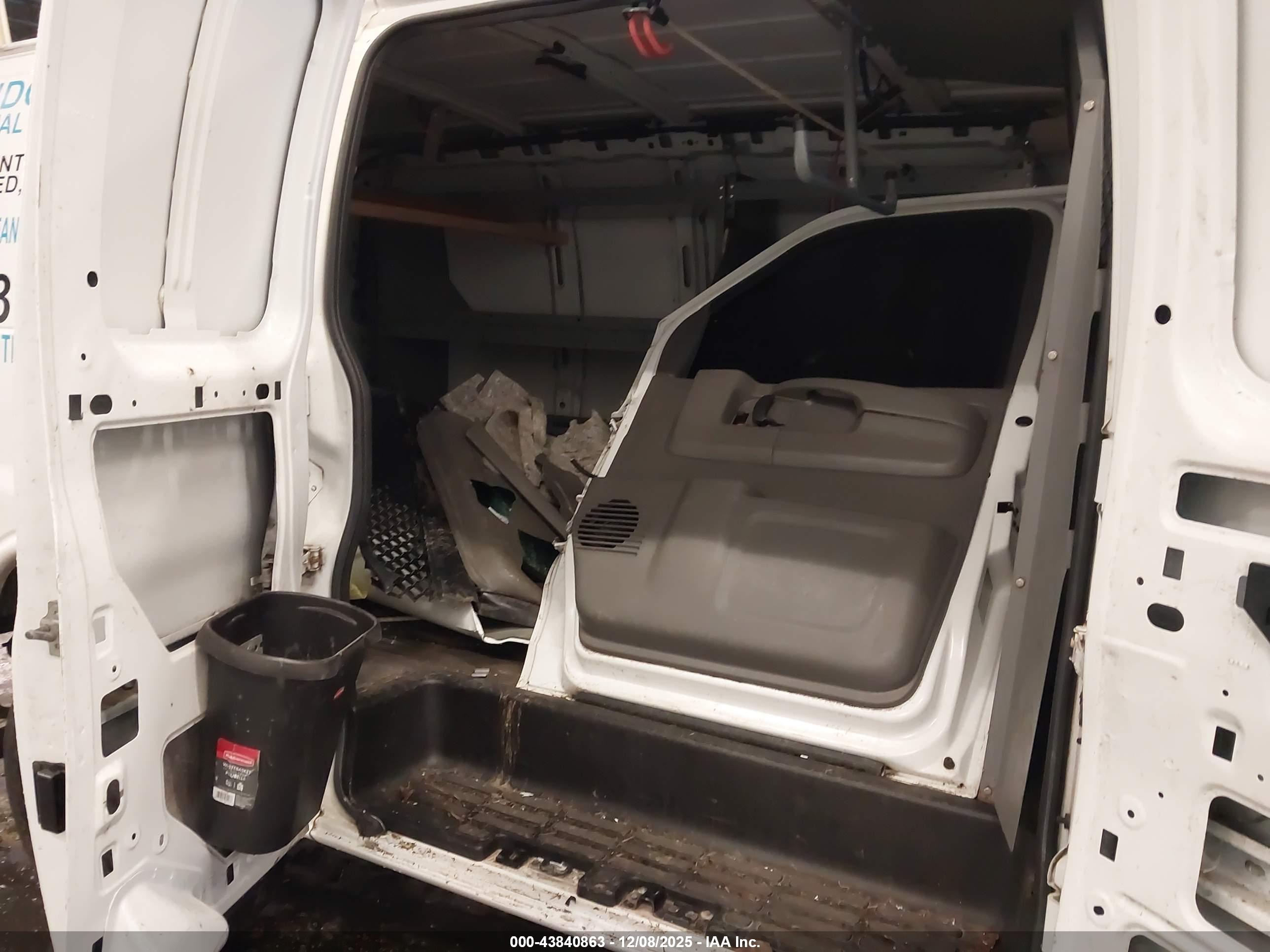 CHEVROLET EXPRESS image 8