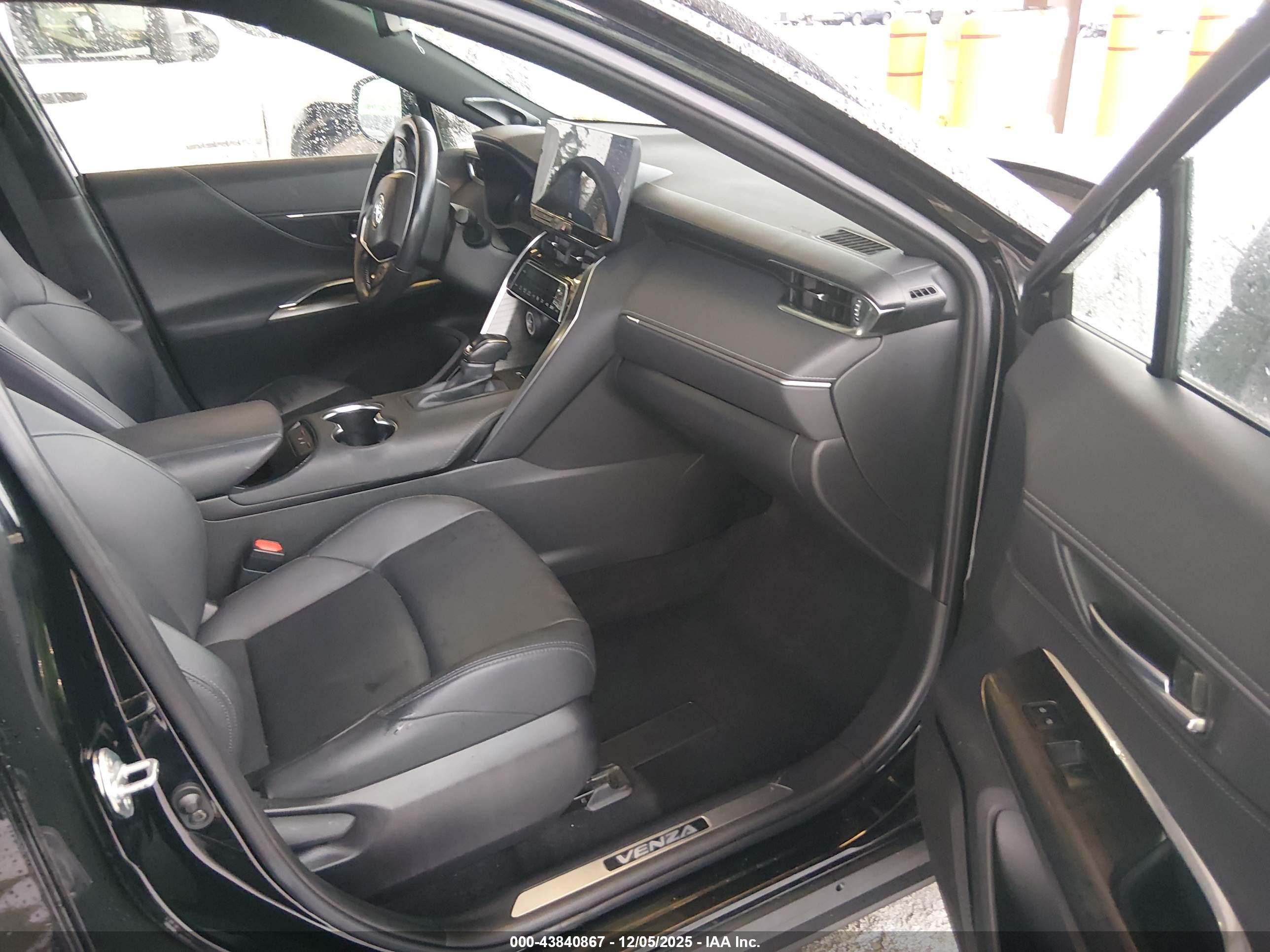 TOYOTA VENZA image 5
