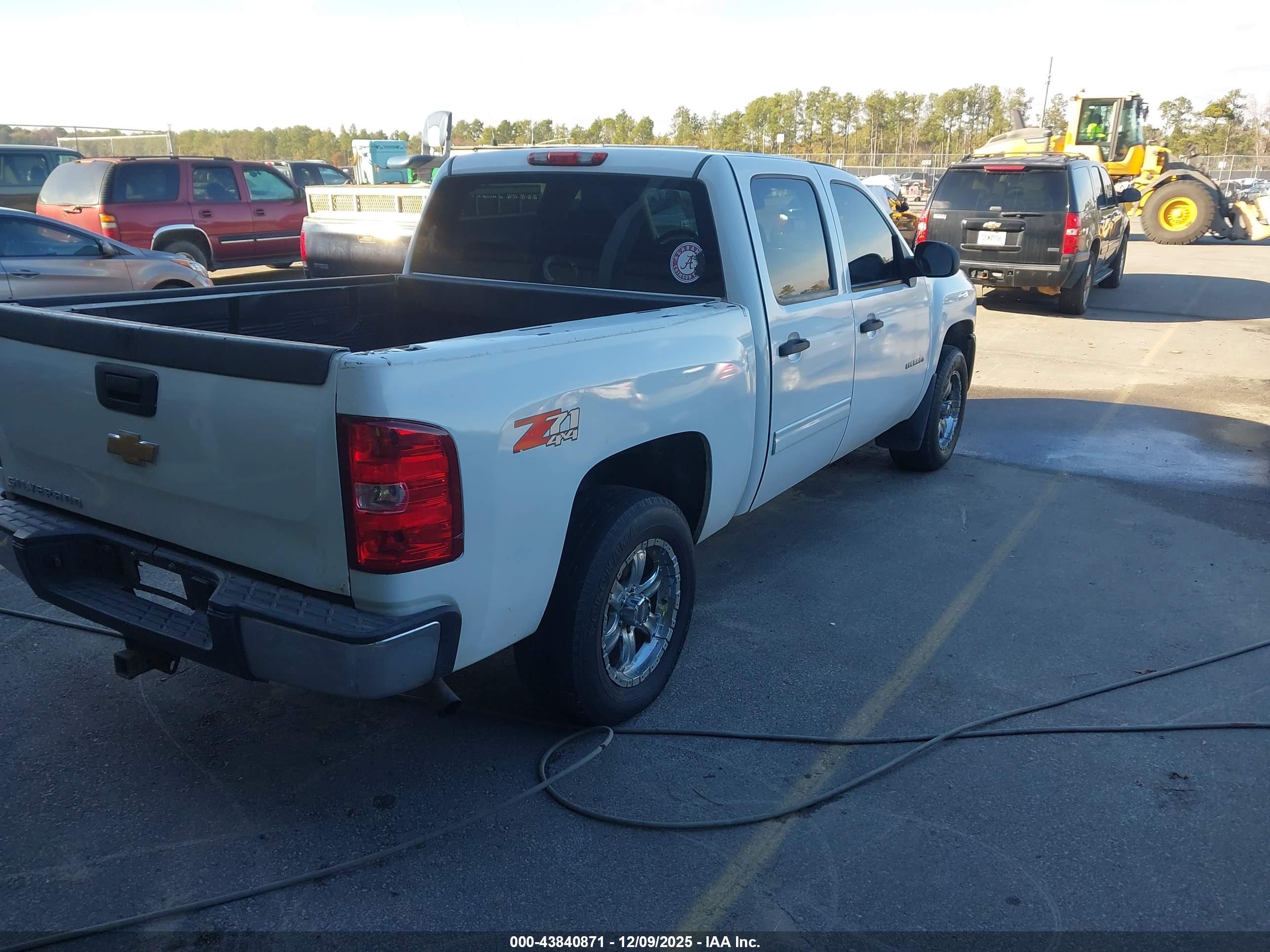 CHEVROLET SILVERADO image 4