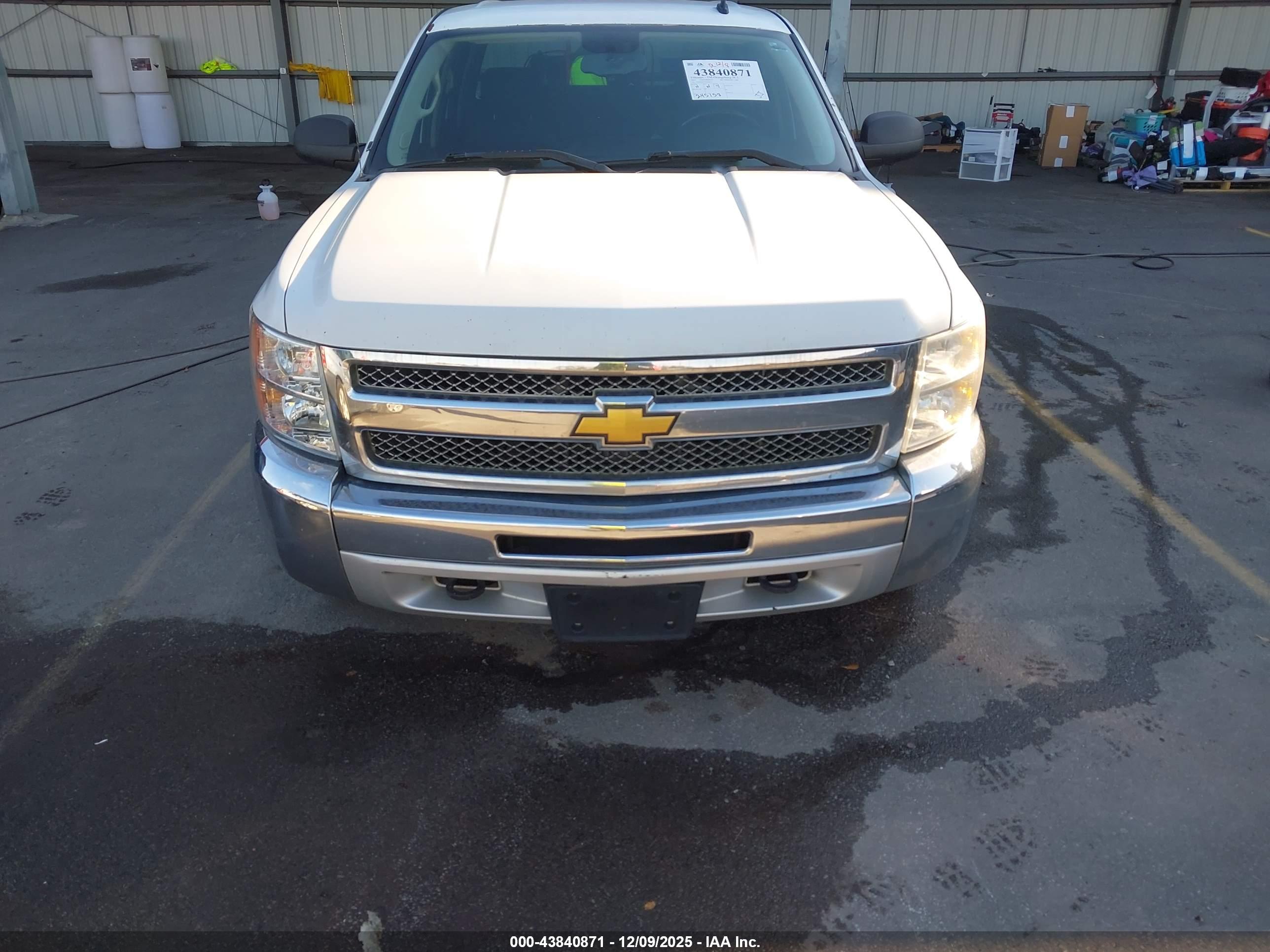 CHEVROLET SILVERADO image 6