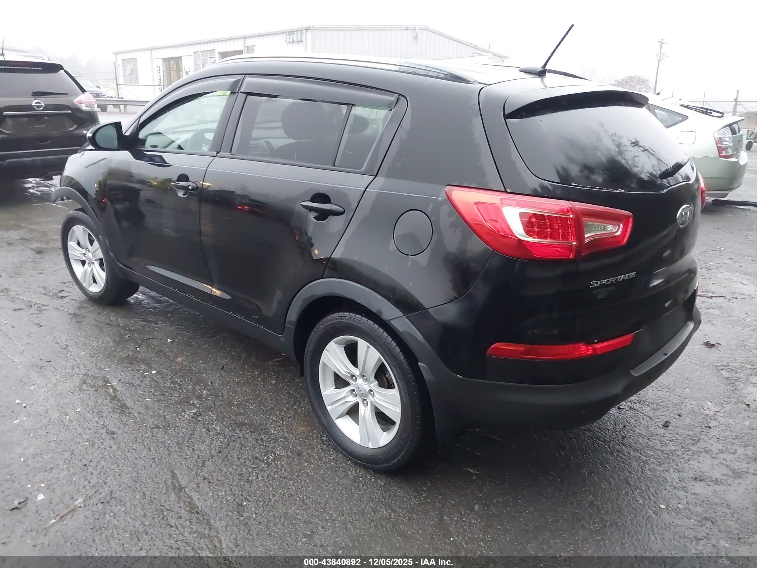 KIA SPORTAGE image 3