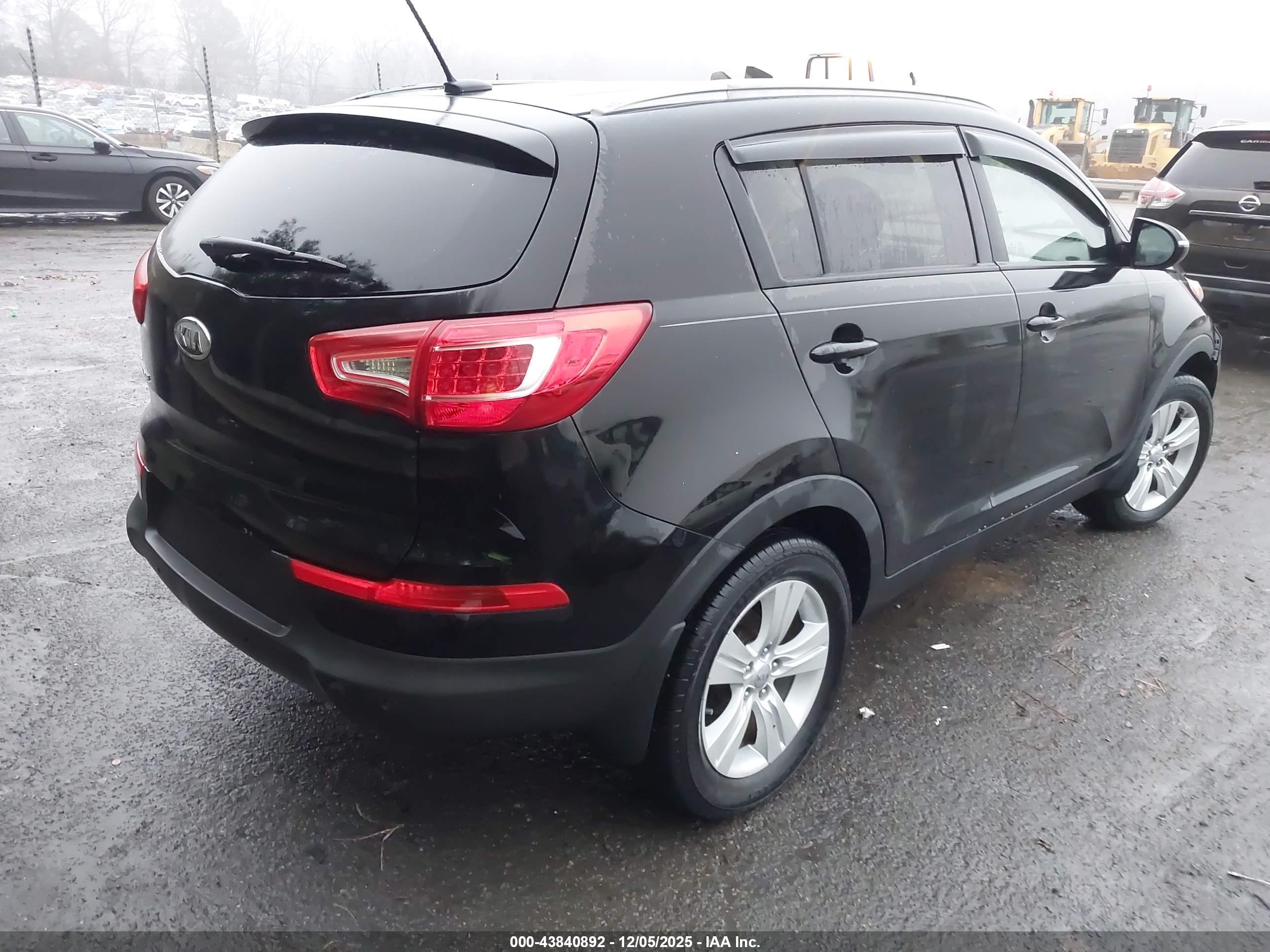 KIA SPORTAGE image 4