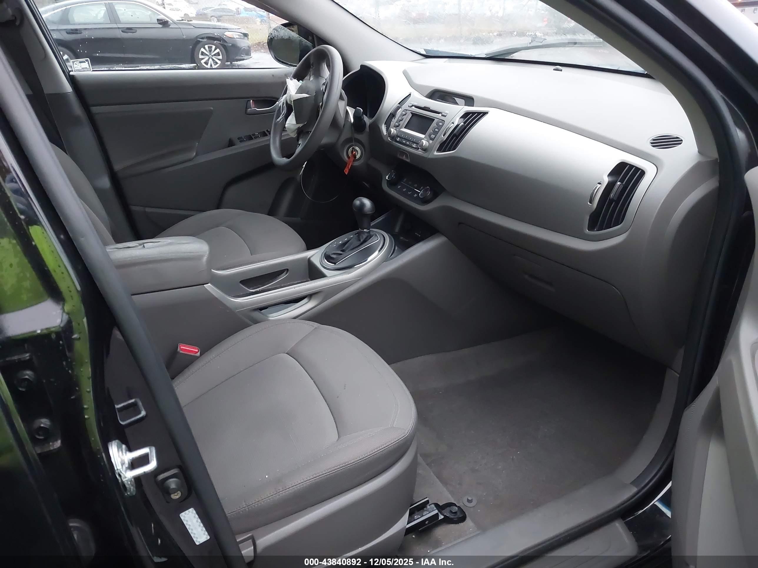 KIA SPORTAGE image 5